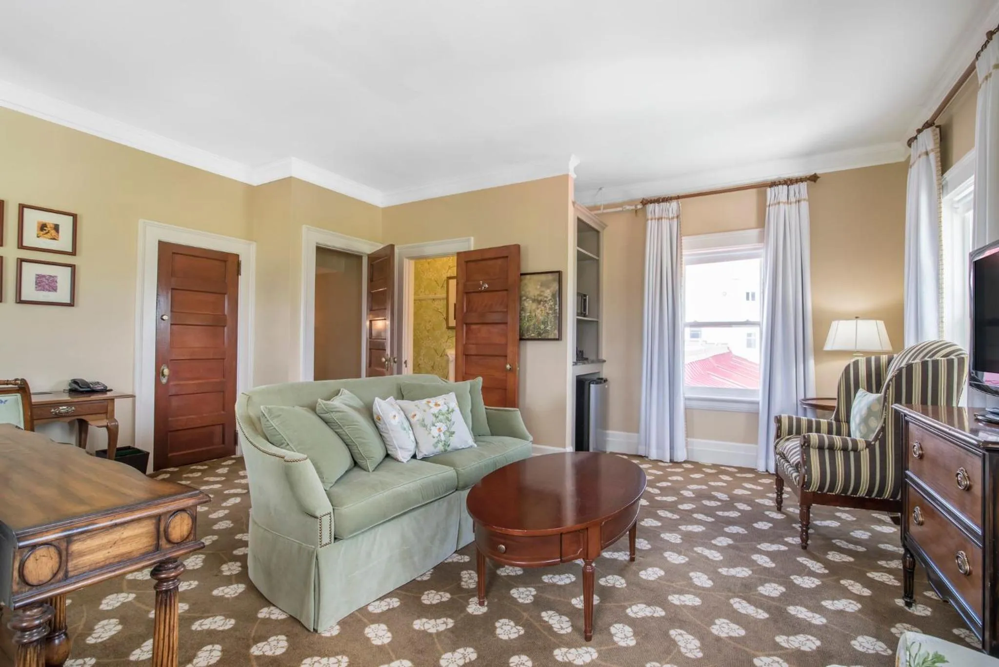 Photo of the whole room in Omni Mount Washington Resort & Spa