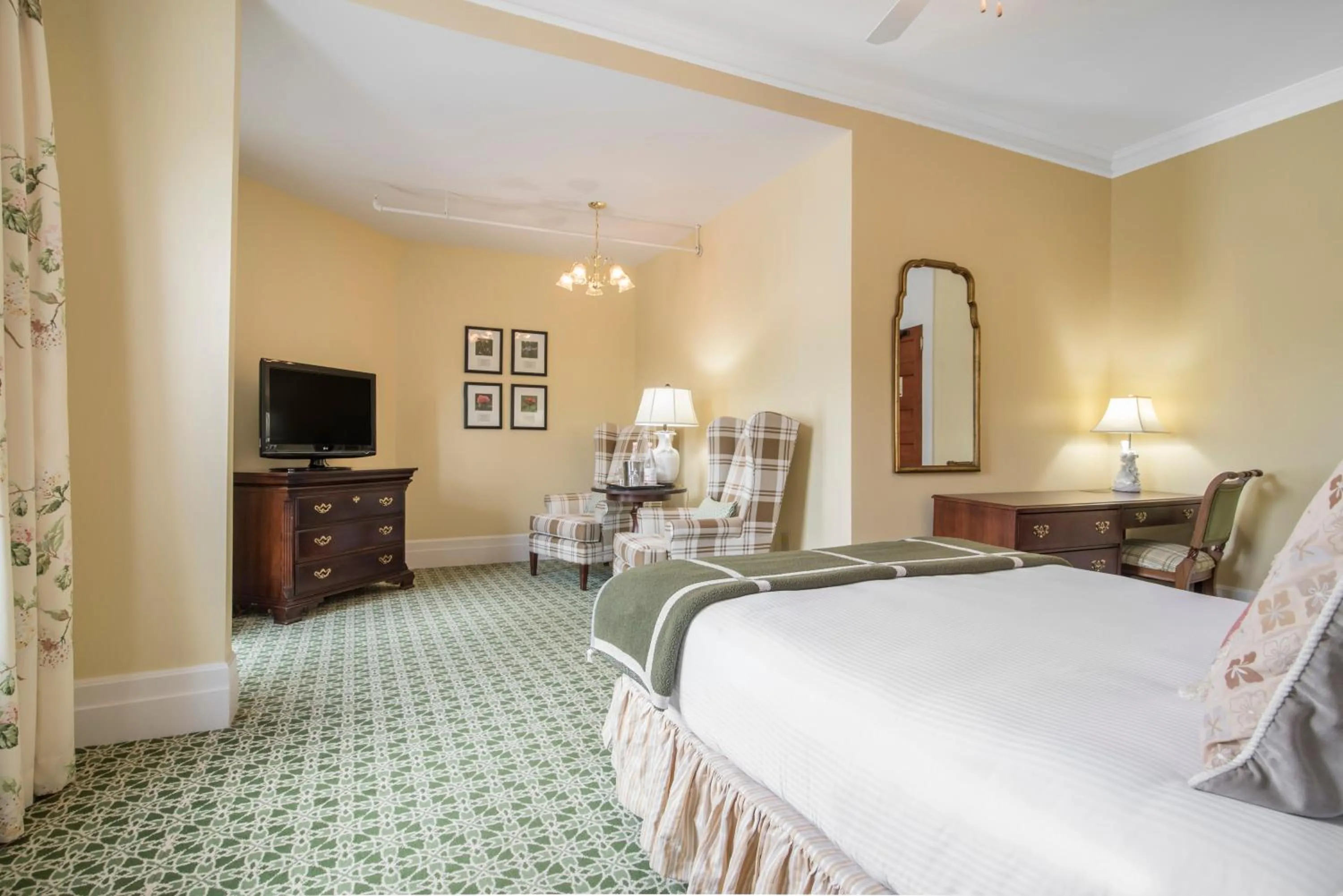 Bed in Omni Mount Washington Resort & Spa