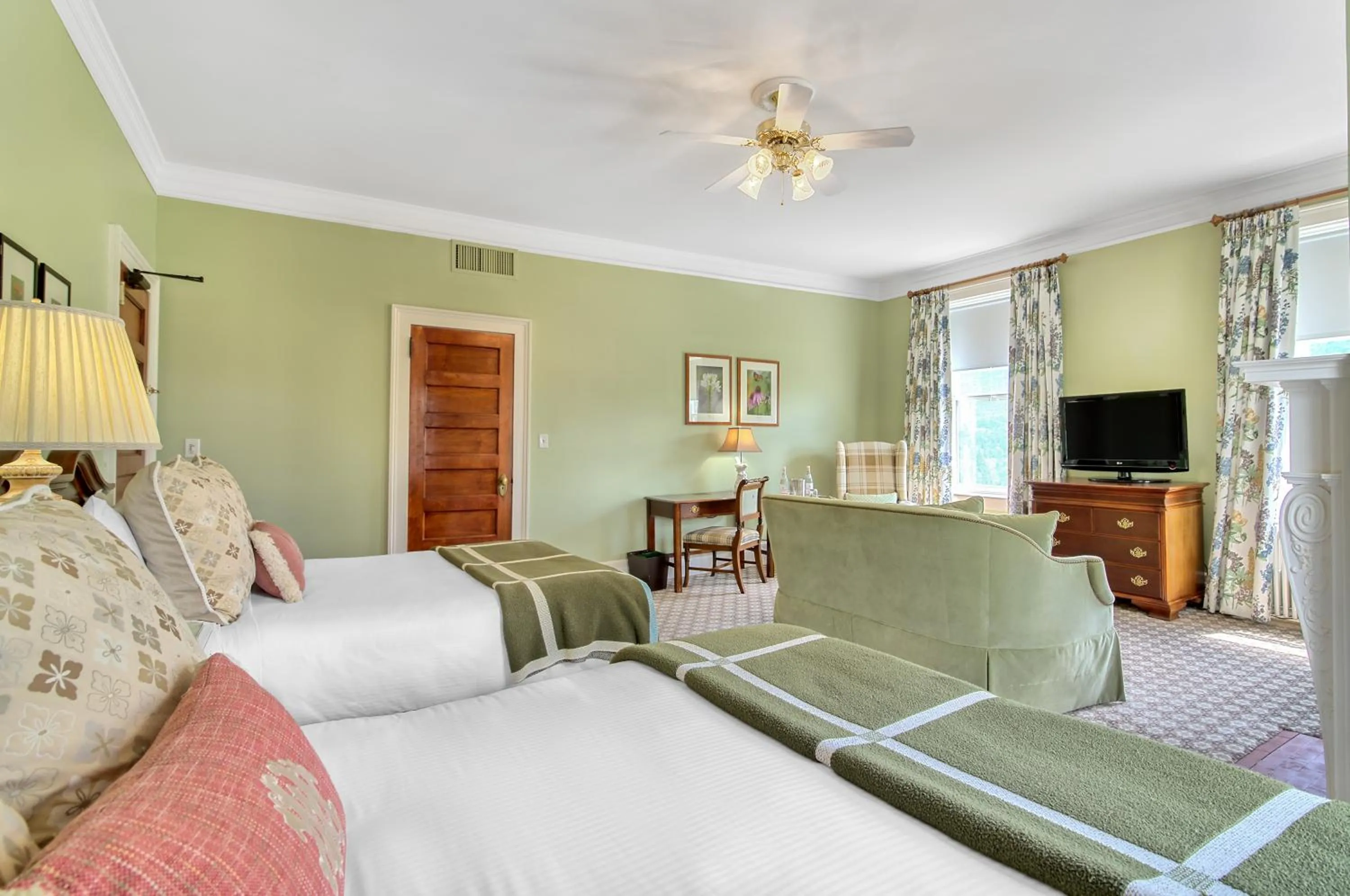 Bed in Omni Mount Washington Resort & Spa