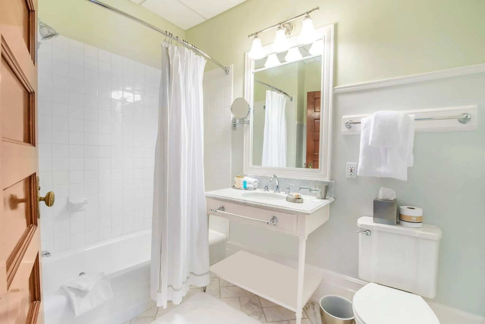 Photo of the whole room in Omni Mount Washington Resort & Spa