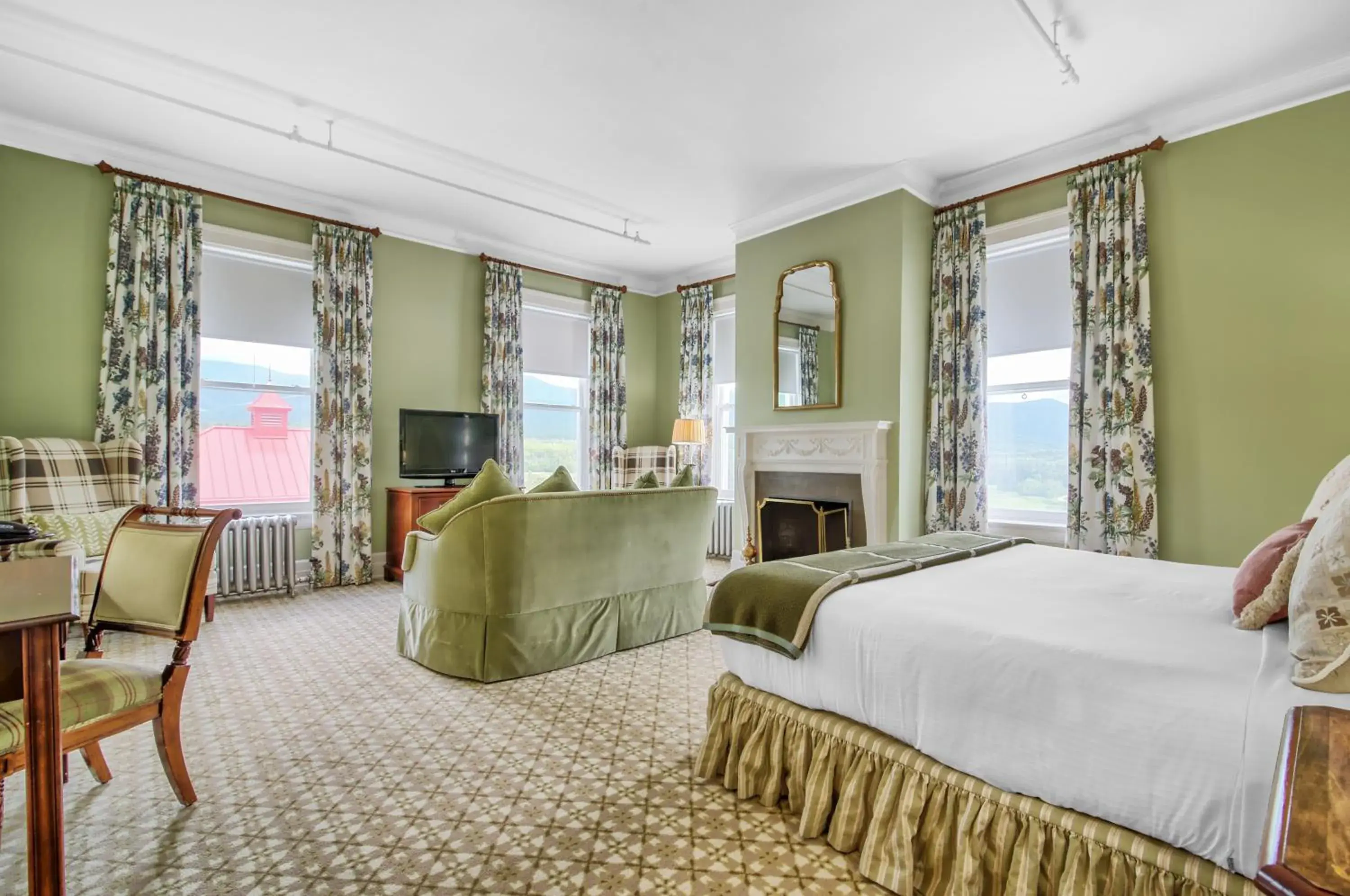 Bed in Omni Mount Washington Resort & Spa Bed in Omni Mount Washington Resort & Spa