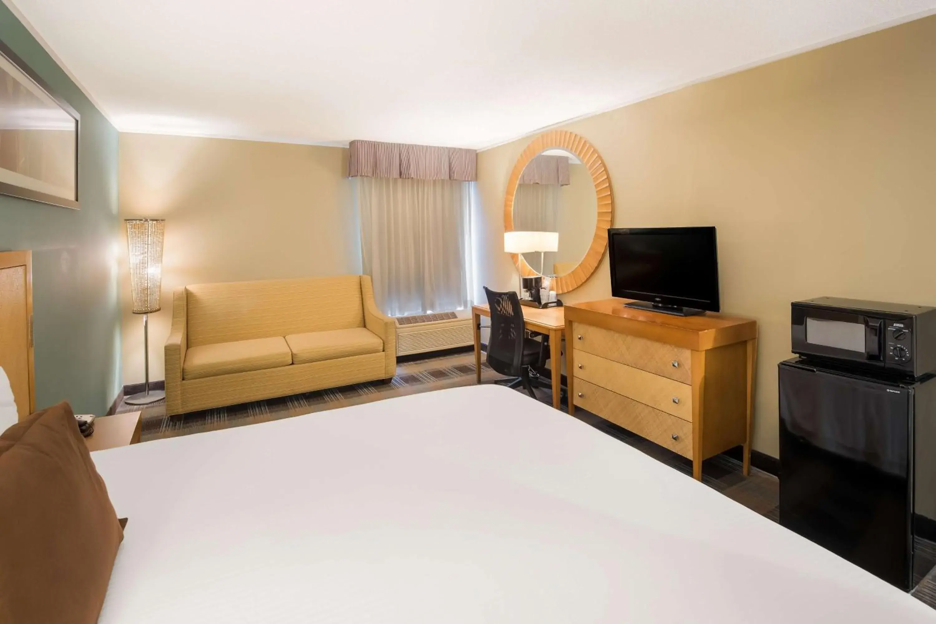Bedroom, Bed in SureStay Plus Hotel by Best Western Jasper Bedroom, Bed in SureStay Plus Hotel by Best Western Jasper