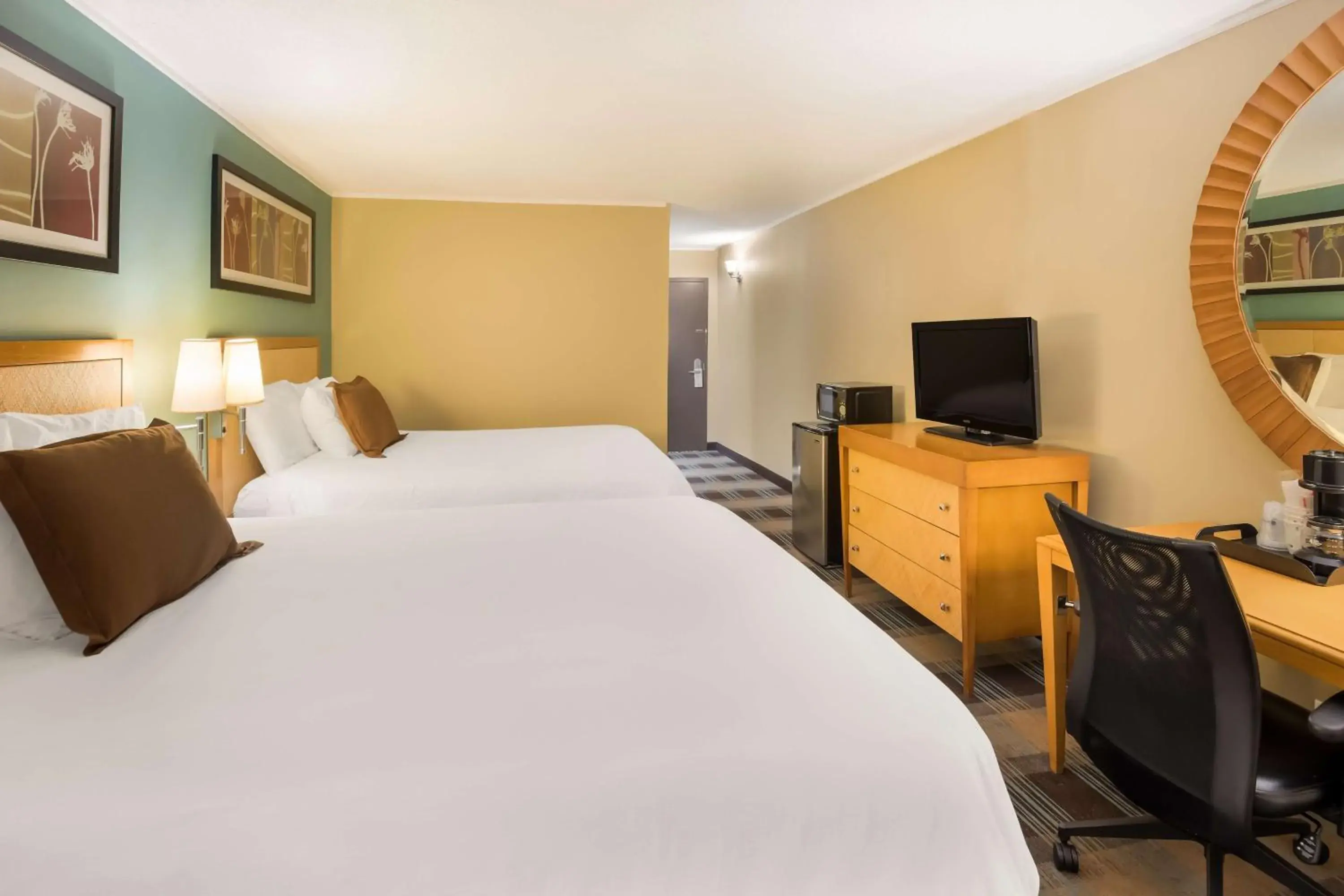 Bedroom, Bed in SureStay Plus Hotel by Best Western Jasper Bedroom, Bed in SureStay Plus Hotel by Best Western Jasper