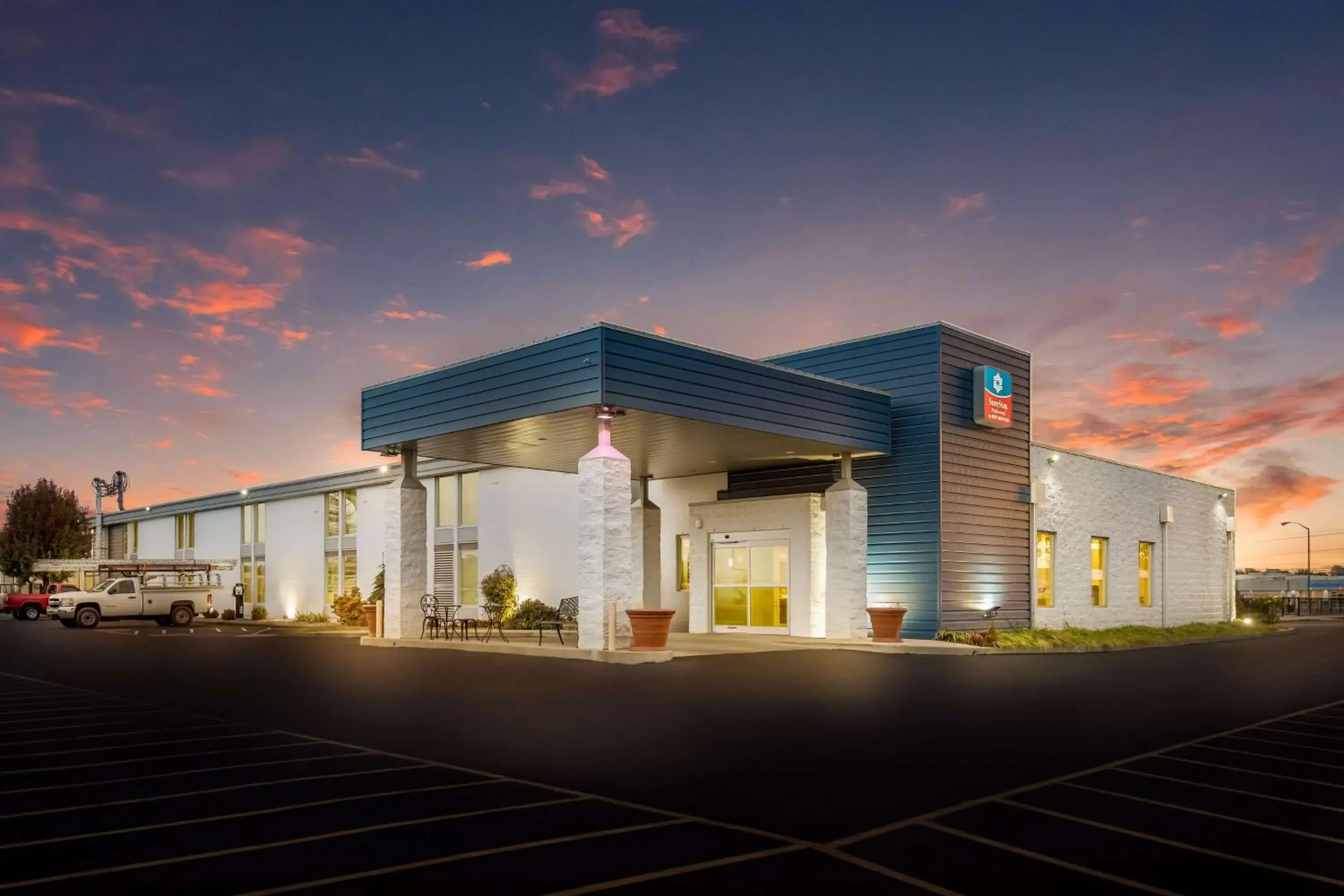 Property building in SureStay Plus Hotel by Best Western Jasper Property building in SureStay Plus Hotel by Best Western Jasper