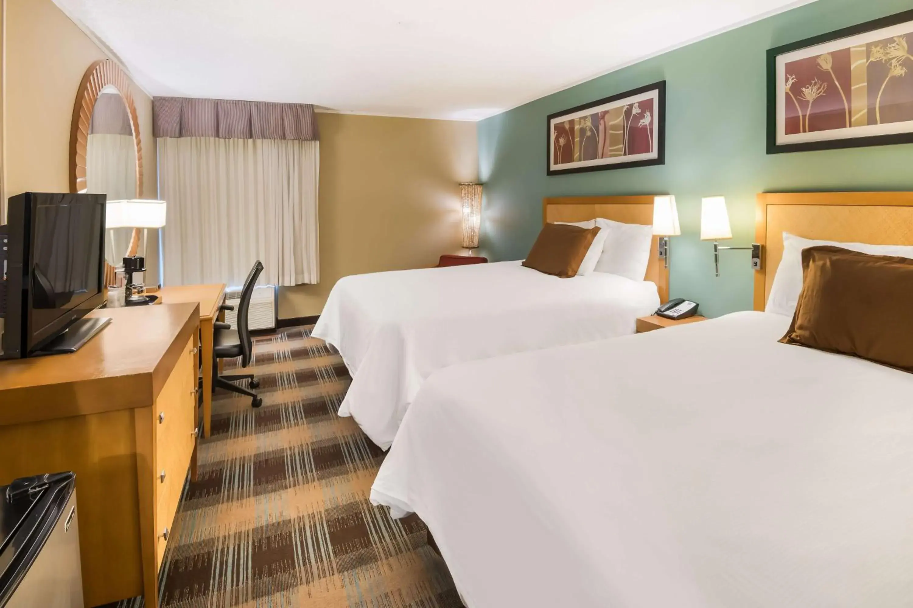 Bedroom, Bed in SureStay Plus Hotel by Best Western Jasper Bedroom, Bed in SureStay Plus Hotel by Best Western Jasper