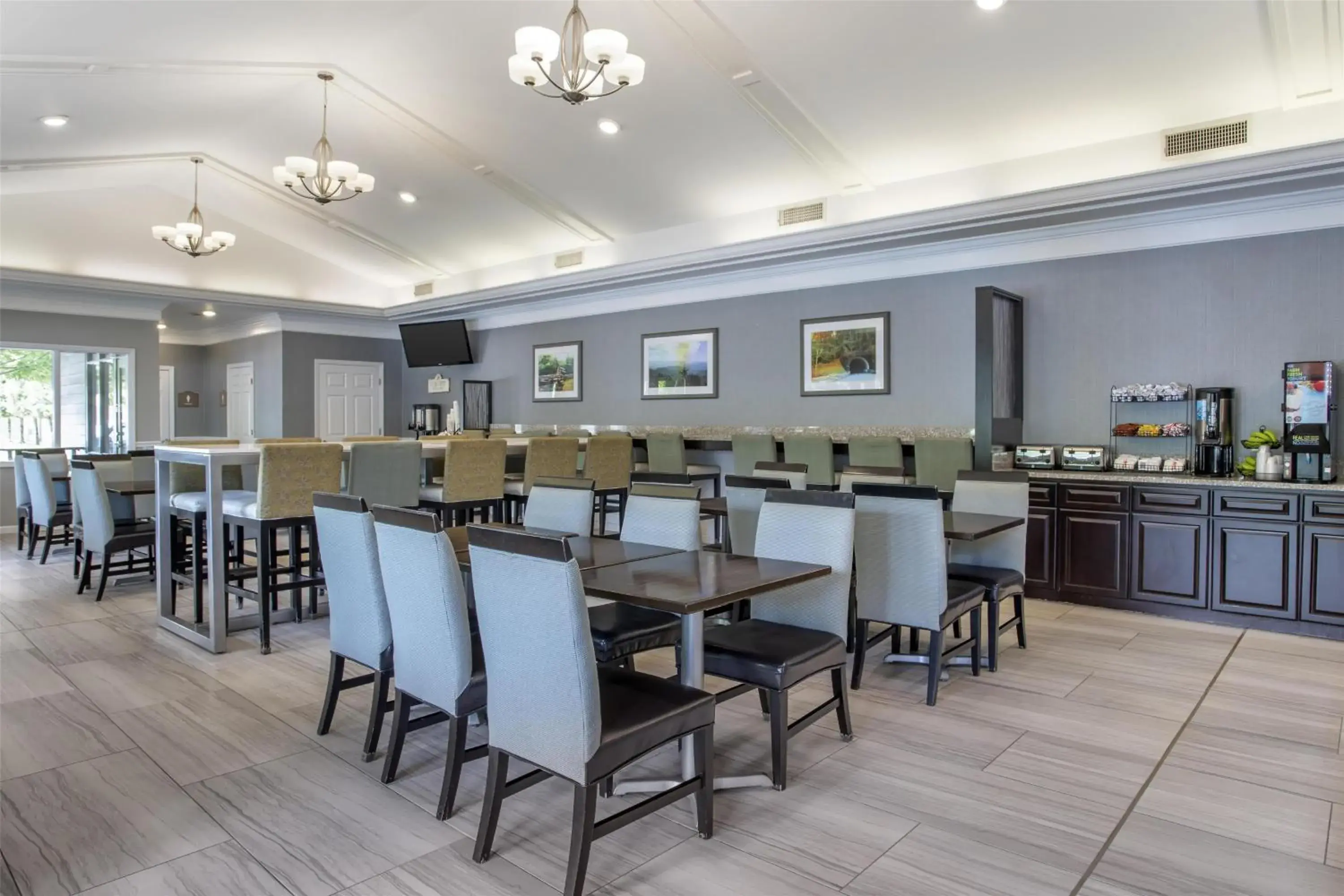 Breakfast in Best Western Plaza Inn Breakfast in Best Western Plaza Inn