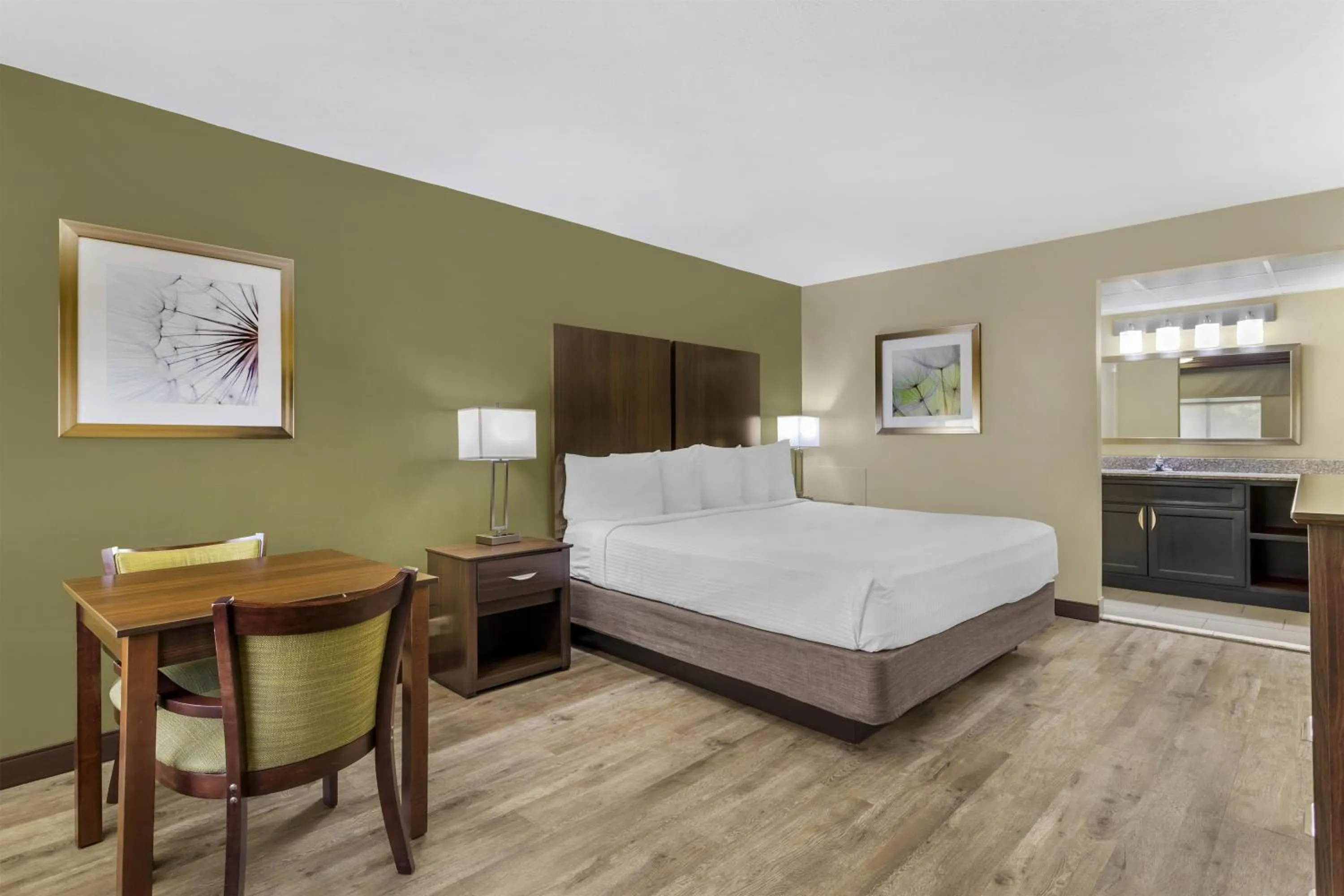 Bedroom, Bed in Best Western Plaza Inn