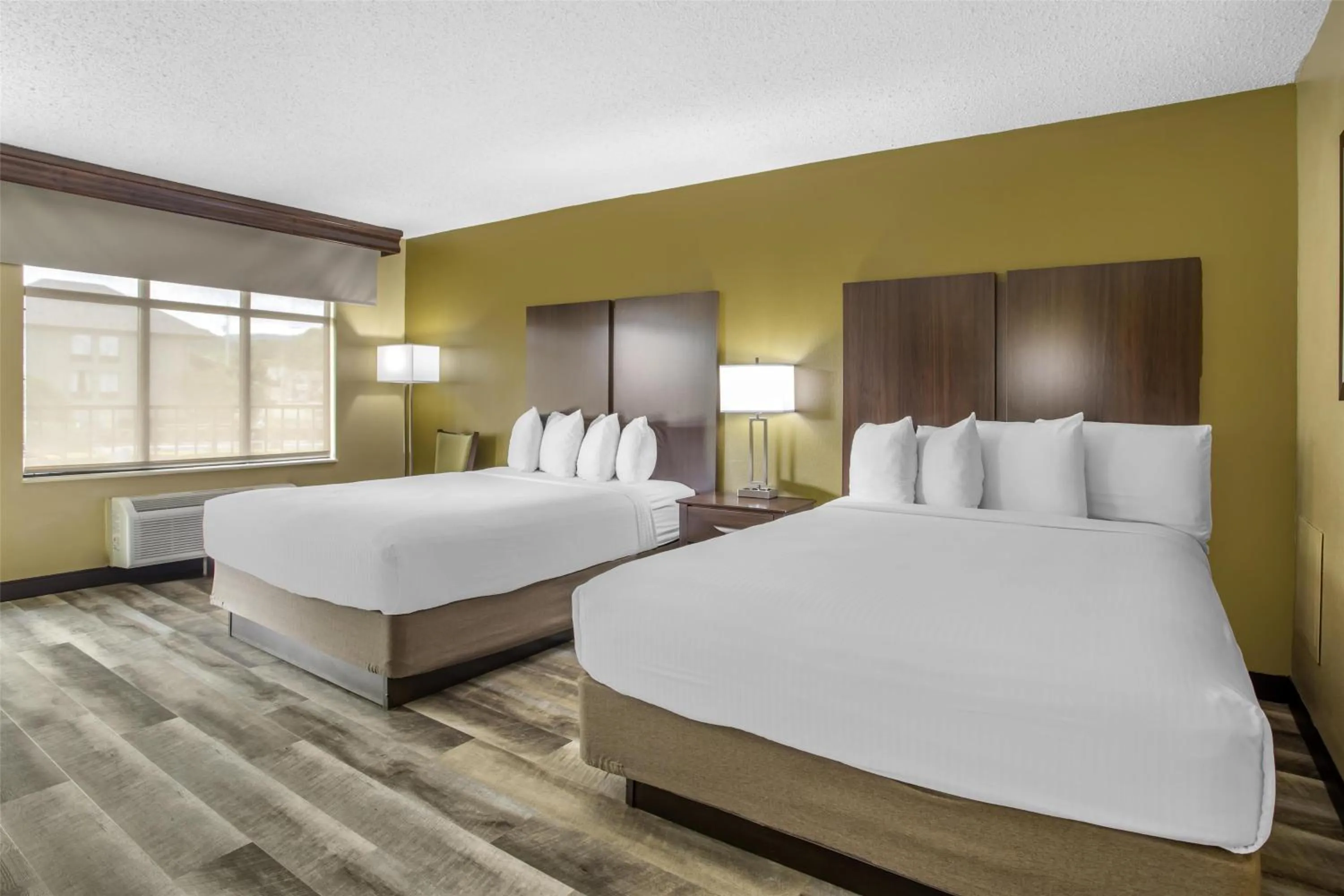 Bedroom, Bed in Best Western Plaza Inn