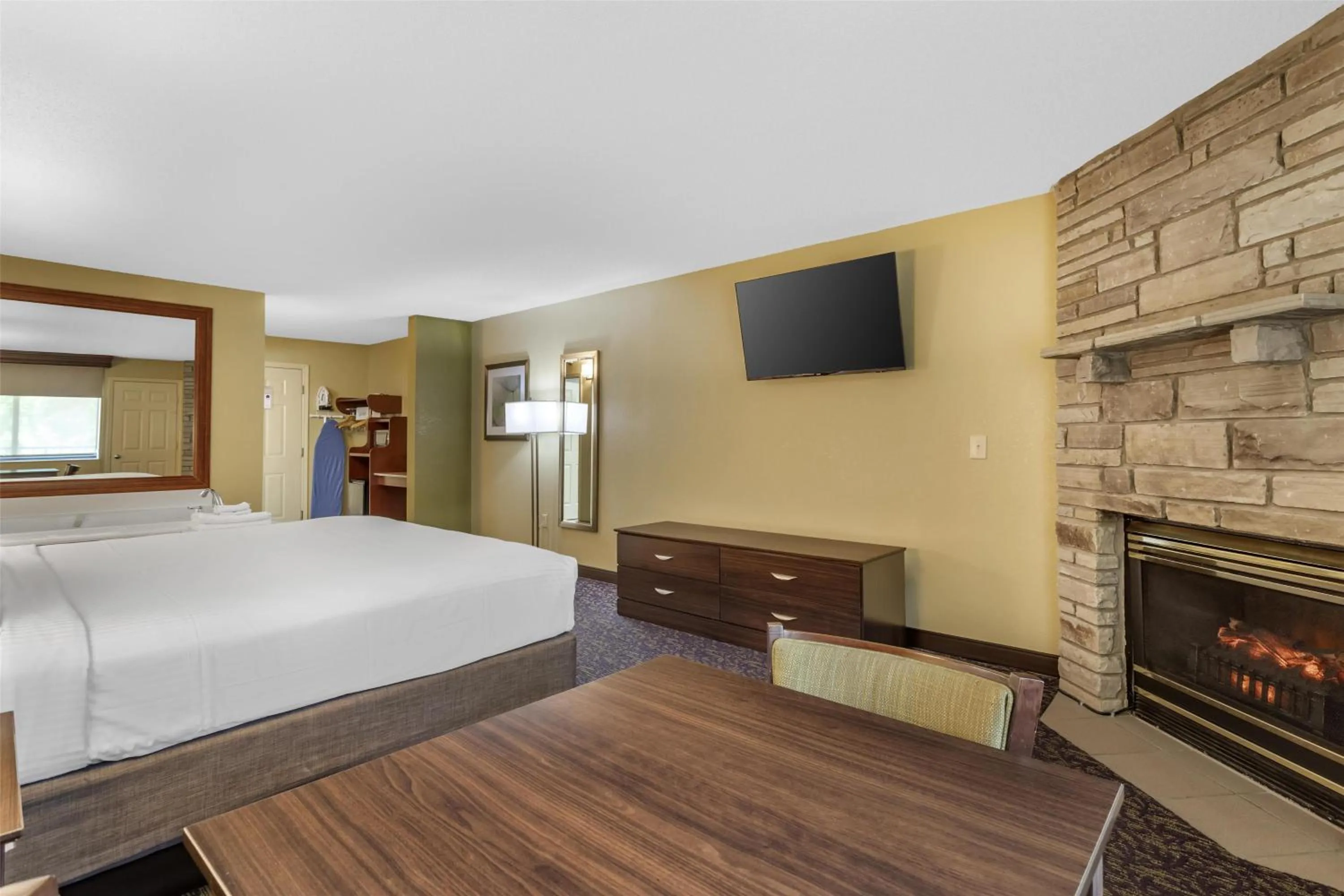 Bedroom, Bed in Best Western Plaza Inn