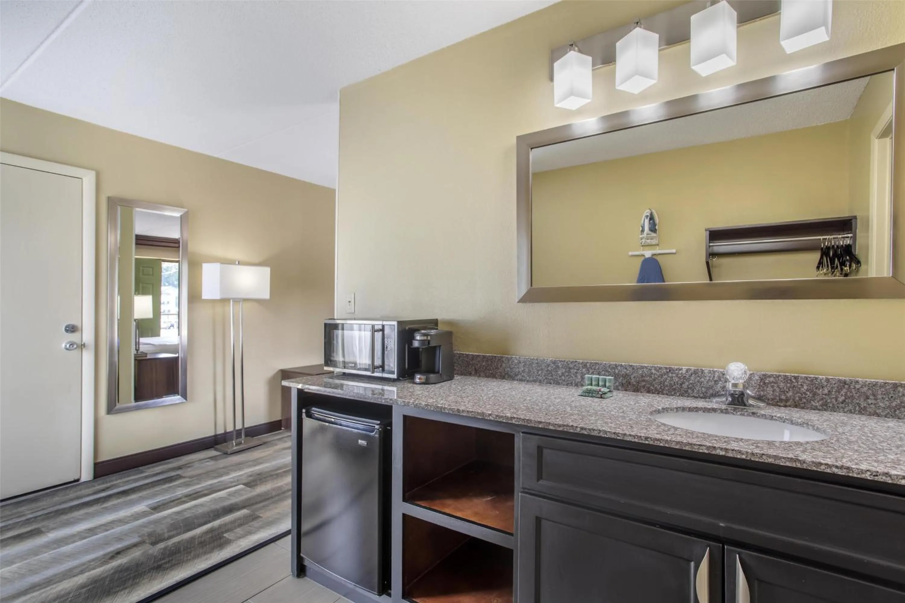 Bedroom in Best Western Plaza Inn