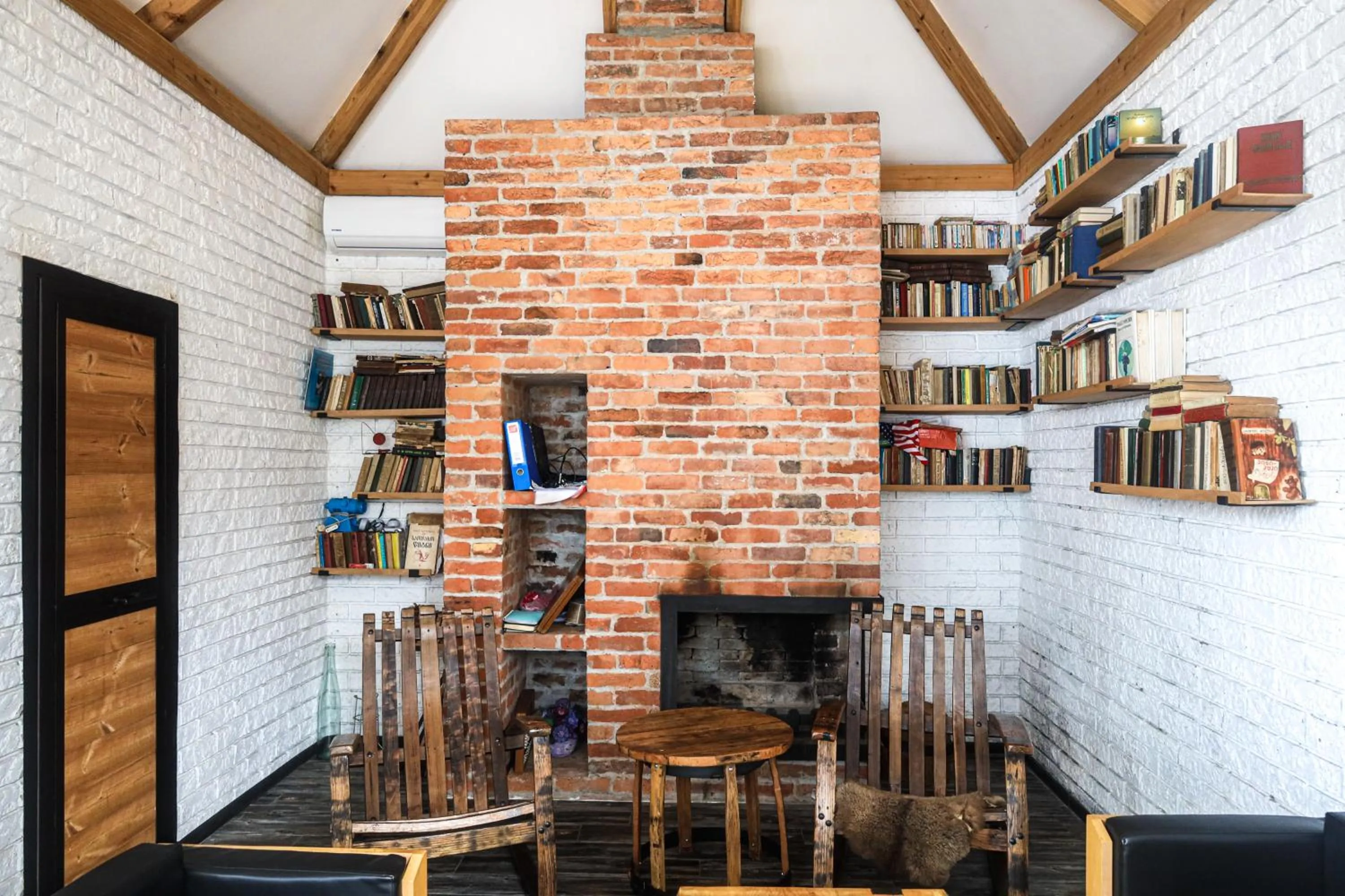 Level Up Hotel & Restaurant