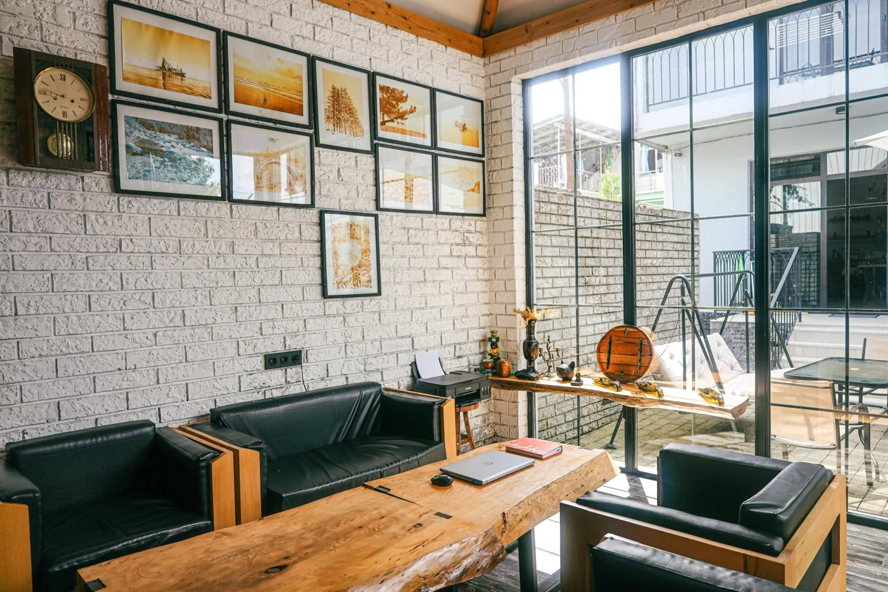 Level Up Hotel & Restaurant