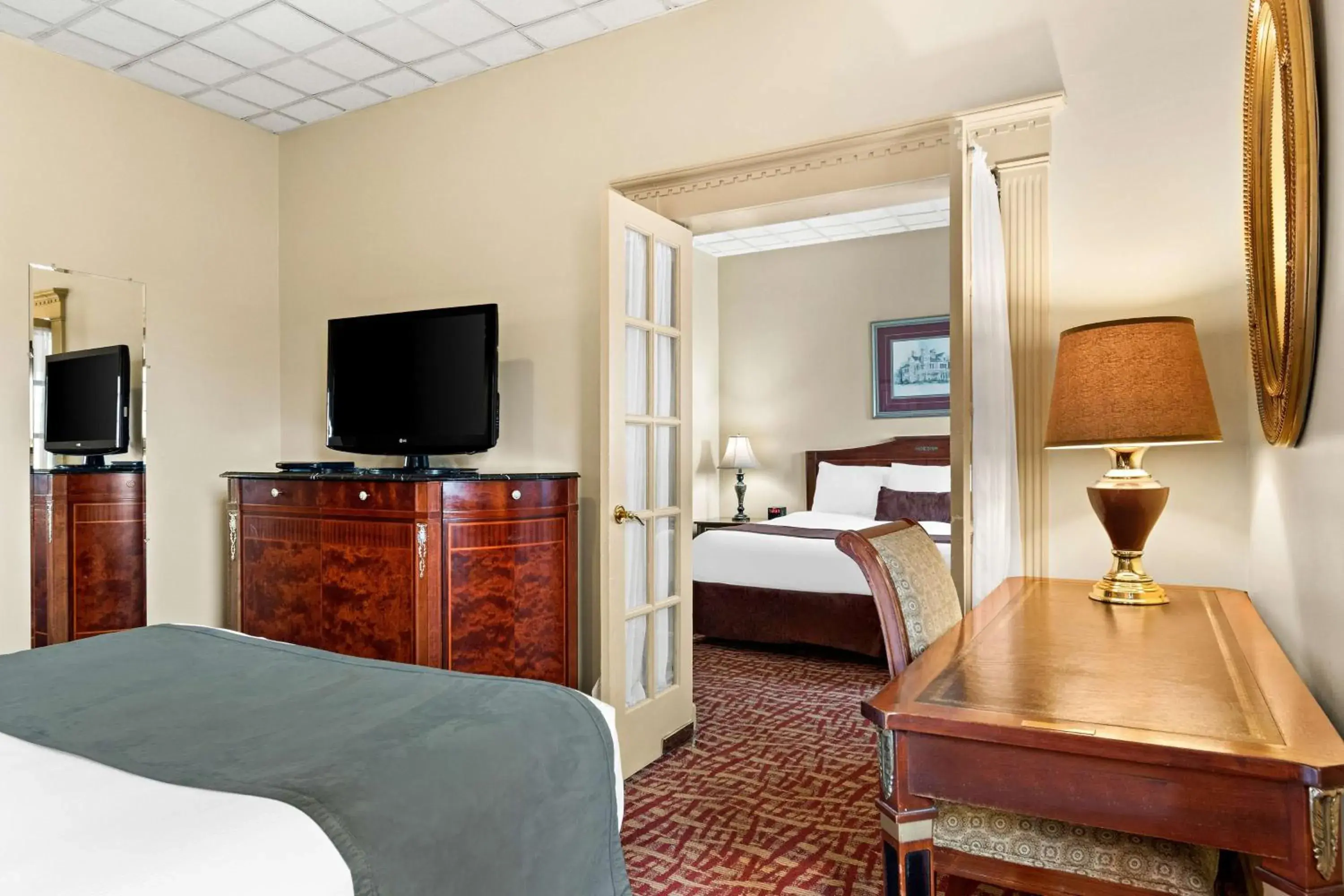 Bedroom, Bed in Genetti Hotel, SureStay Collection by Best Western Bedroom, Bed in Genetti Hotel, SureStay Collection by Best Western