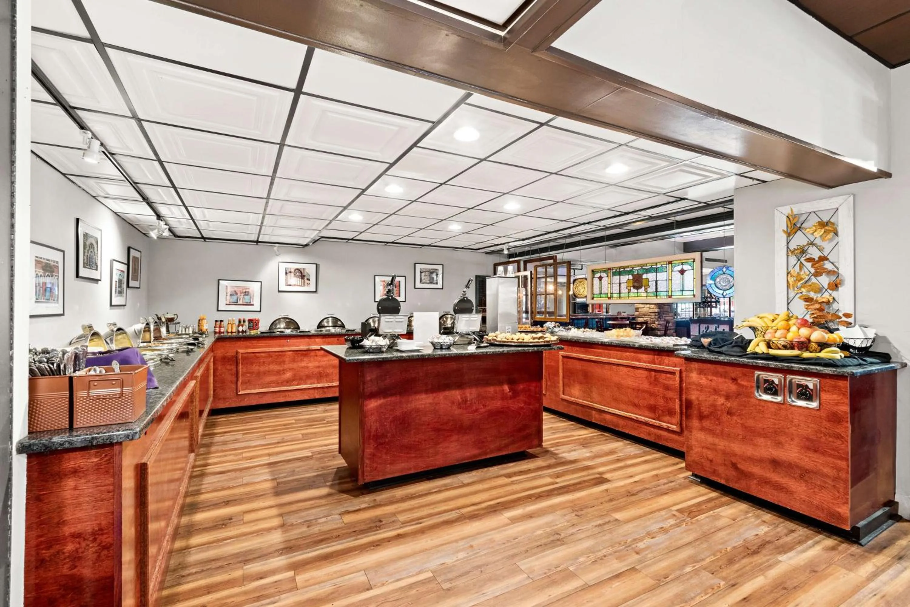 Breakfast in Genetti Hotel, SureStay Collection by Best Western