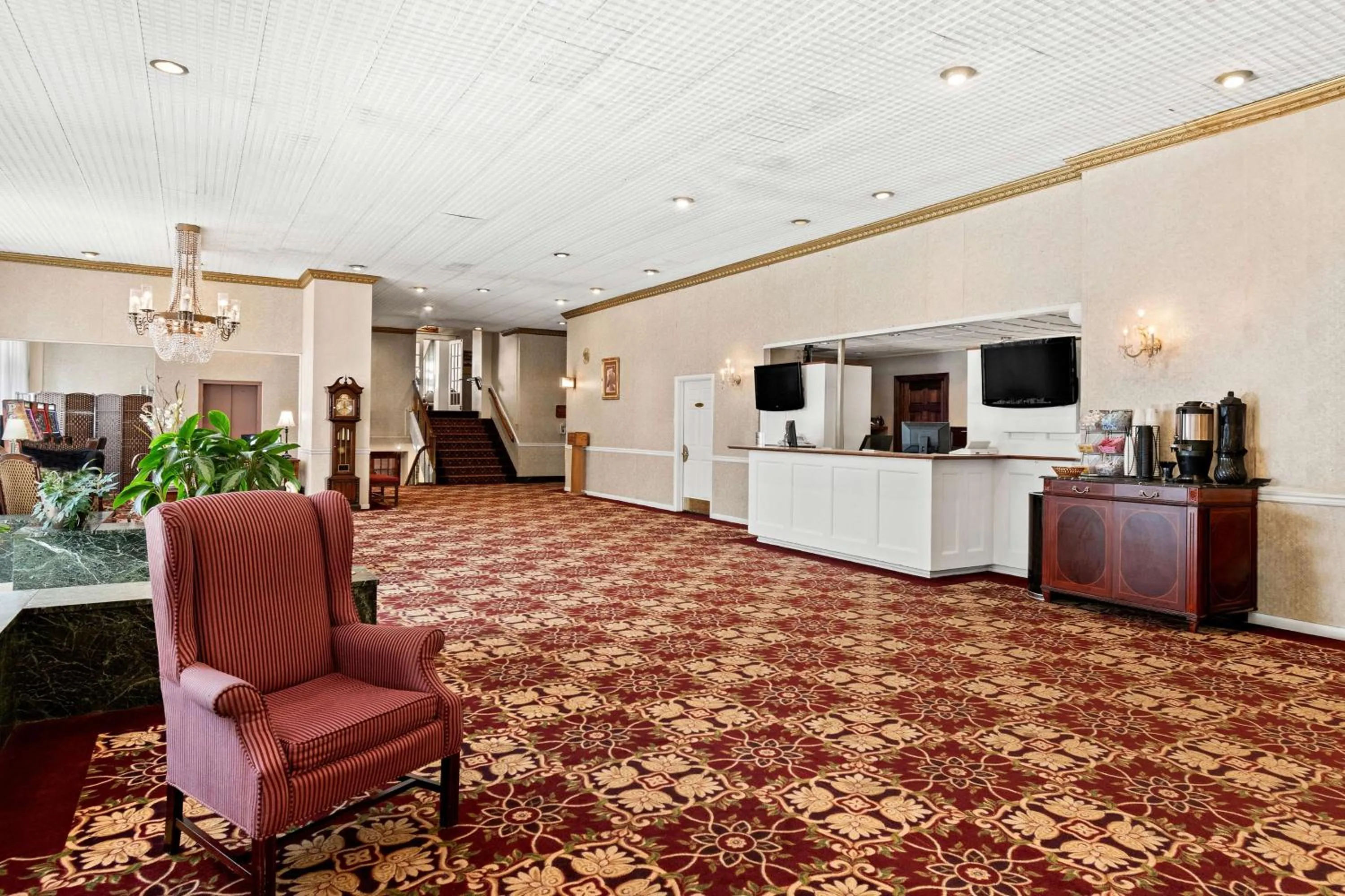 Lobby or reception in Genetti Hotel, SureStay Collection by Best Western