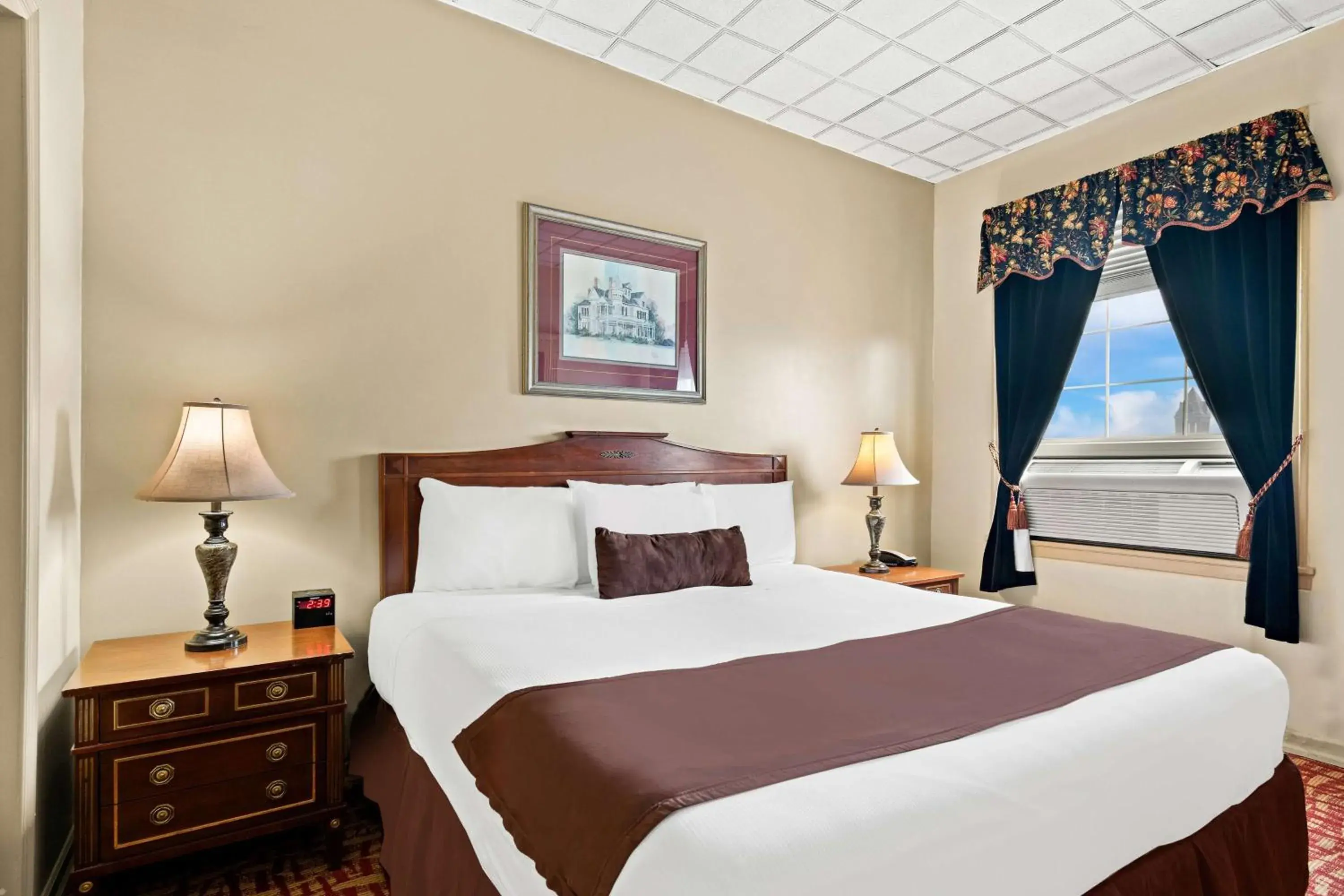 Room with One King and One Double Bed - Non-Smoking in Genetti Hotel, SureStay Collection by Best Western Room with One King and One Double Bed - Non-Smoking in Genetti Hotel, SureStay Collection by Best Western