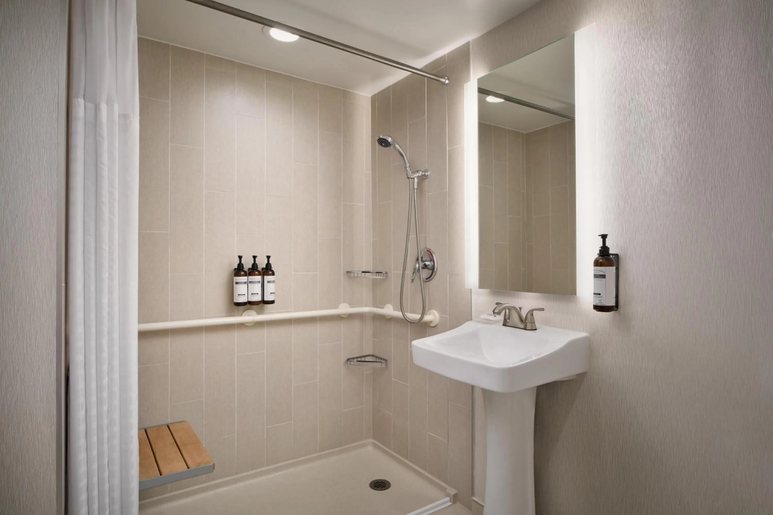 Shower in Hyatt Regency Suites Atlanta Northwest