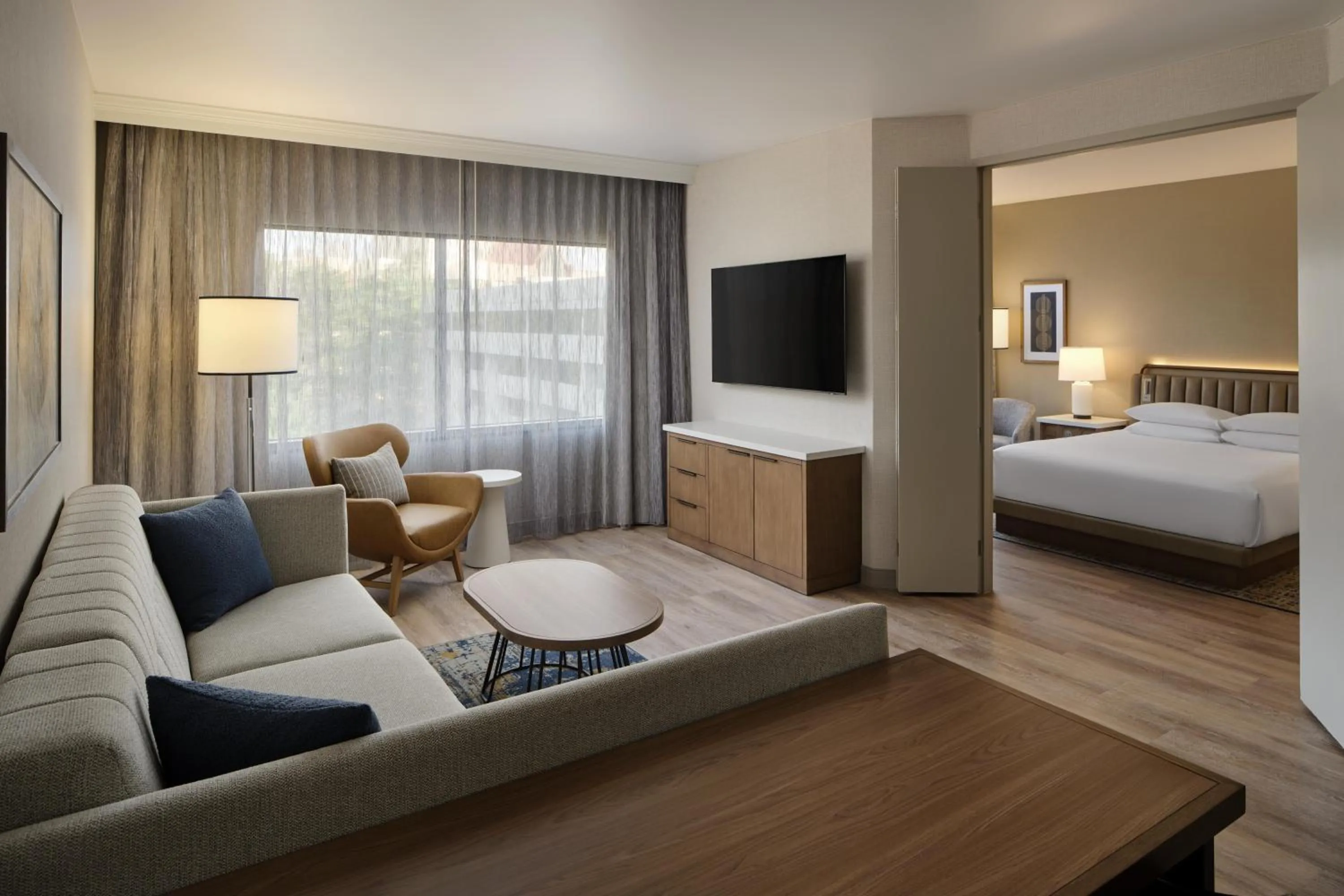 Living room, Bed in Hyatt Regency Suites Atlanta Northwest