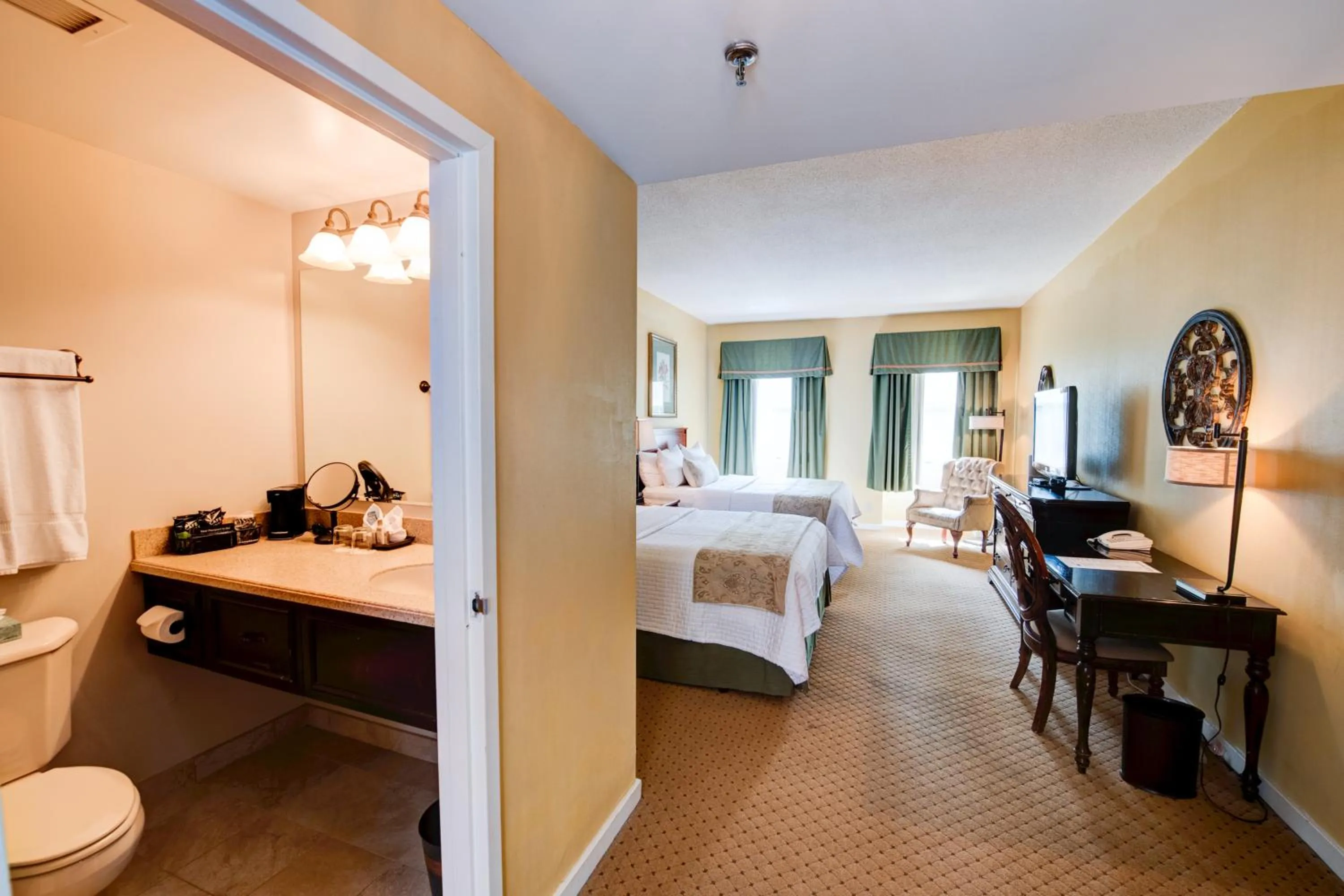 Bedroom, Bed in Nassau Inn