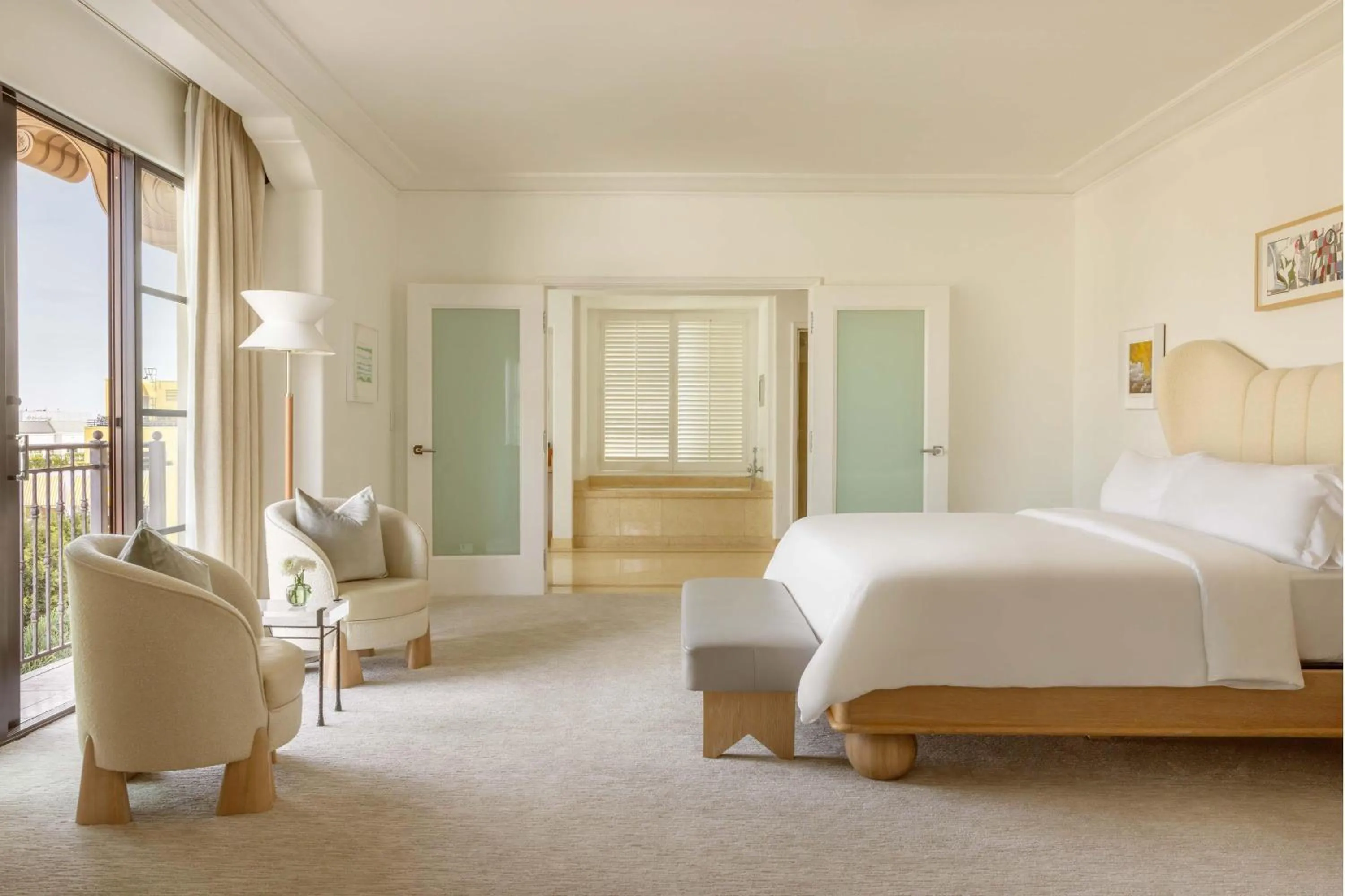 Photo of the whole room, Bed in The Maybourne Beverly Hills, Maybourne