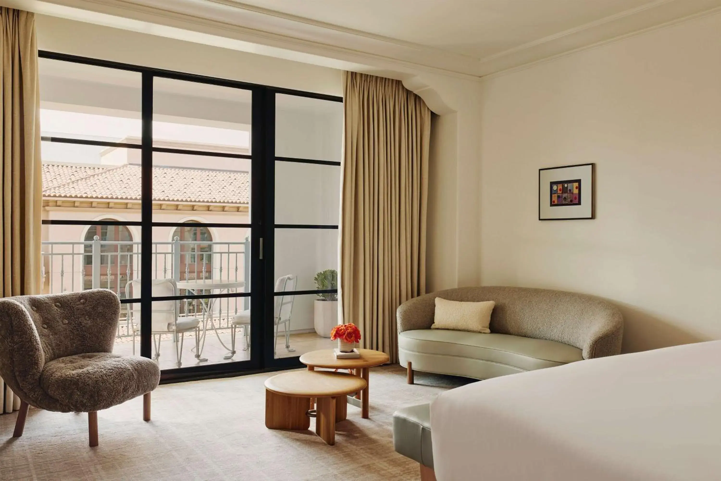 Property building, Bed in The Maybourne Beverly Hills, Maybourne Property building, Bed in The Maybourne Beverly Hills, Maybourne