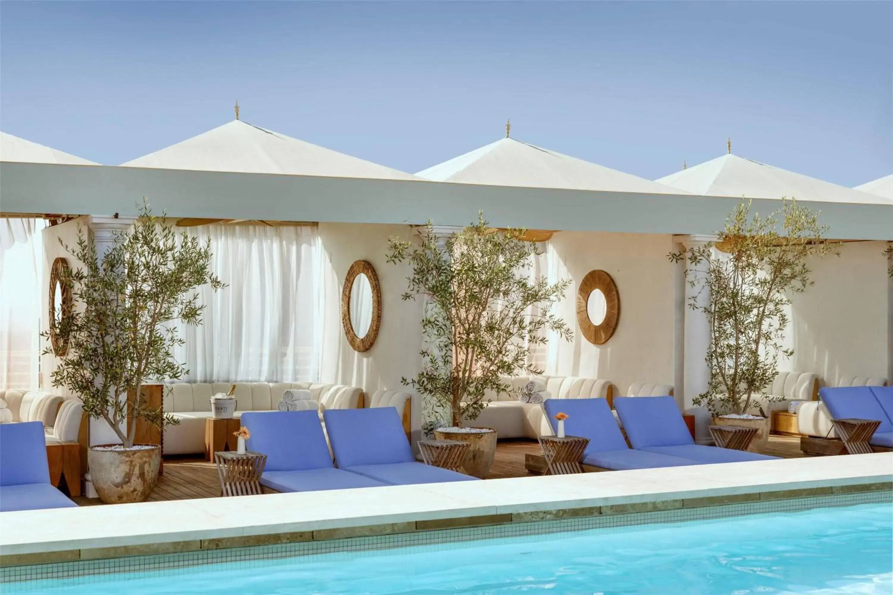 Photo of the whole room in The Maybourne Beverly Hills, Maybourne Photo of the whole room in The Maybourne Beverly Hills, Maybourne