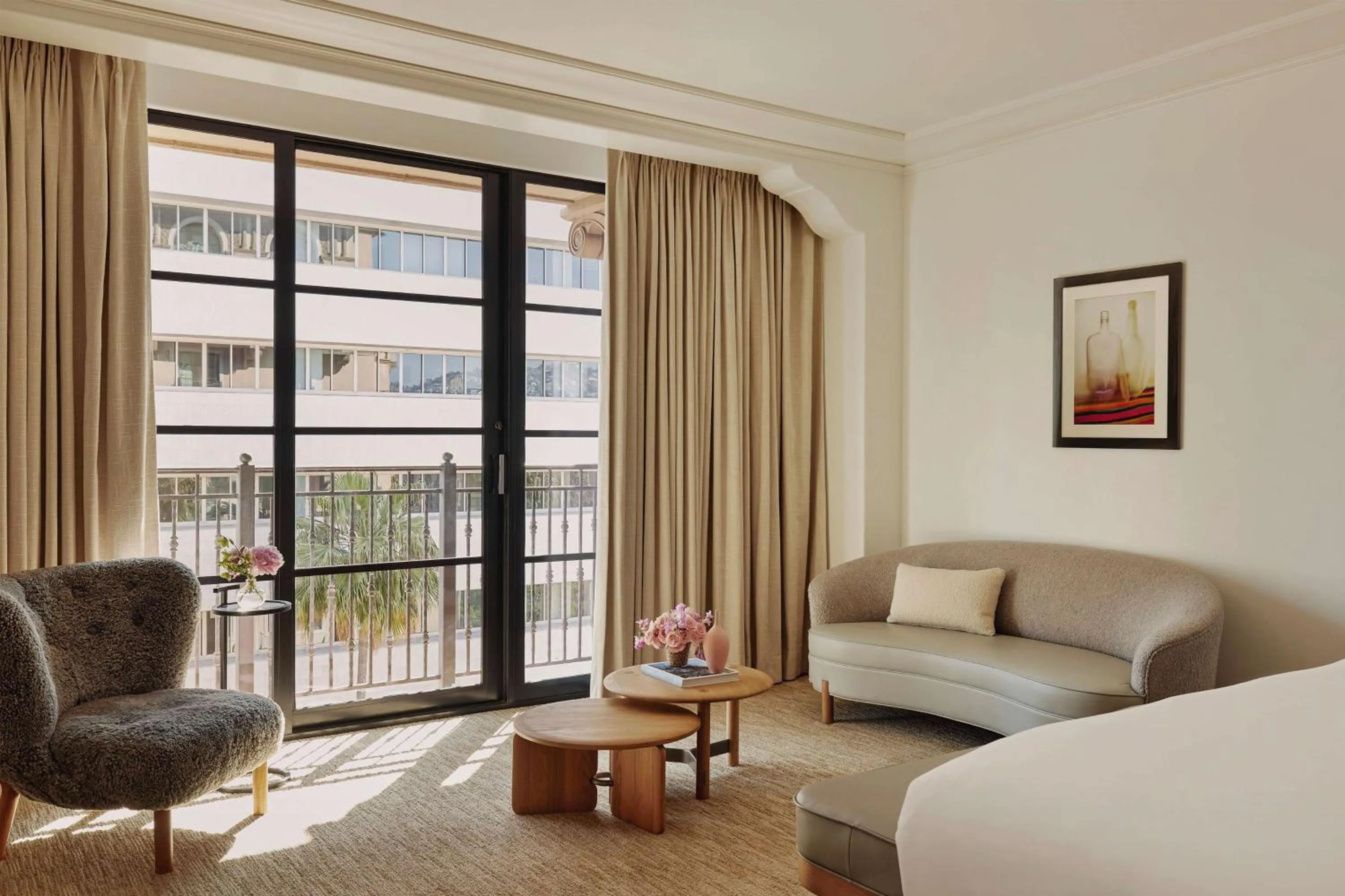 Bedroom in The Maybourne Beverly Hills, Maybourne