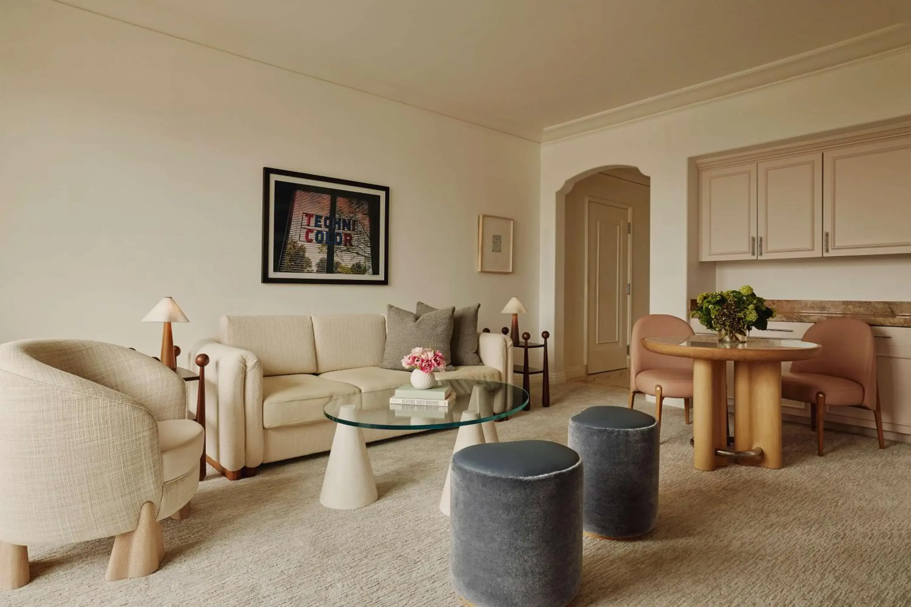 Photo of the whole room in The Maybourne Beverly Hills, Maybourne Photo of the whole room in The Maybourne Beverly Hills, Maybourne