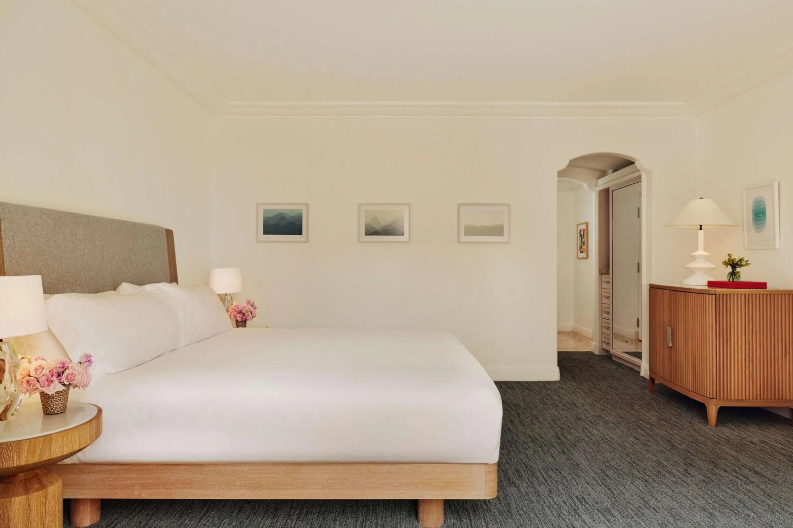 Bedroom, Bed in The Maybourne Beverly Hills, Maybourne