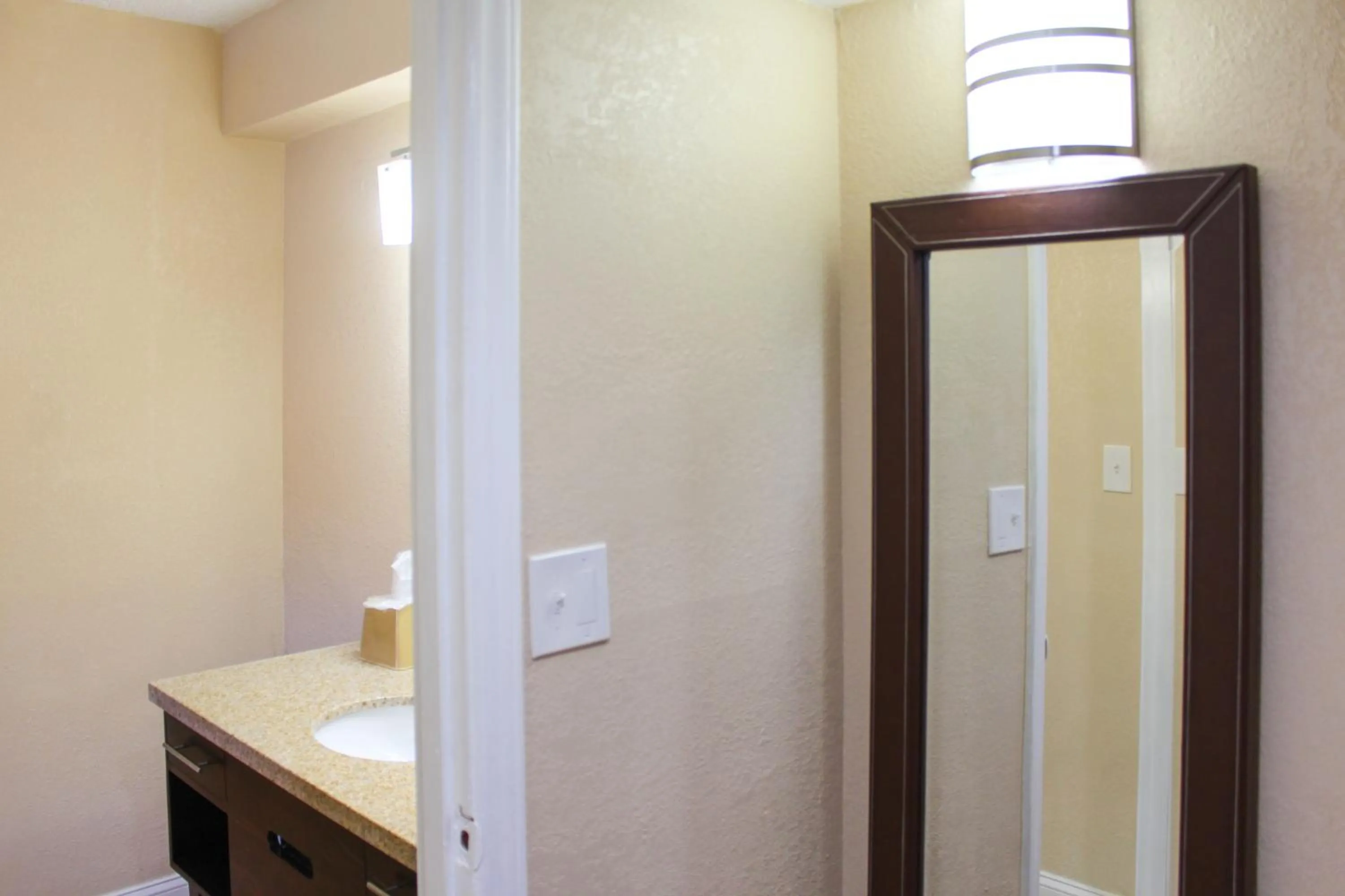 Bathroom in APM Inn & Suites - Jacksonville