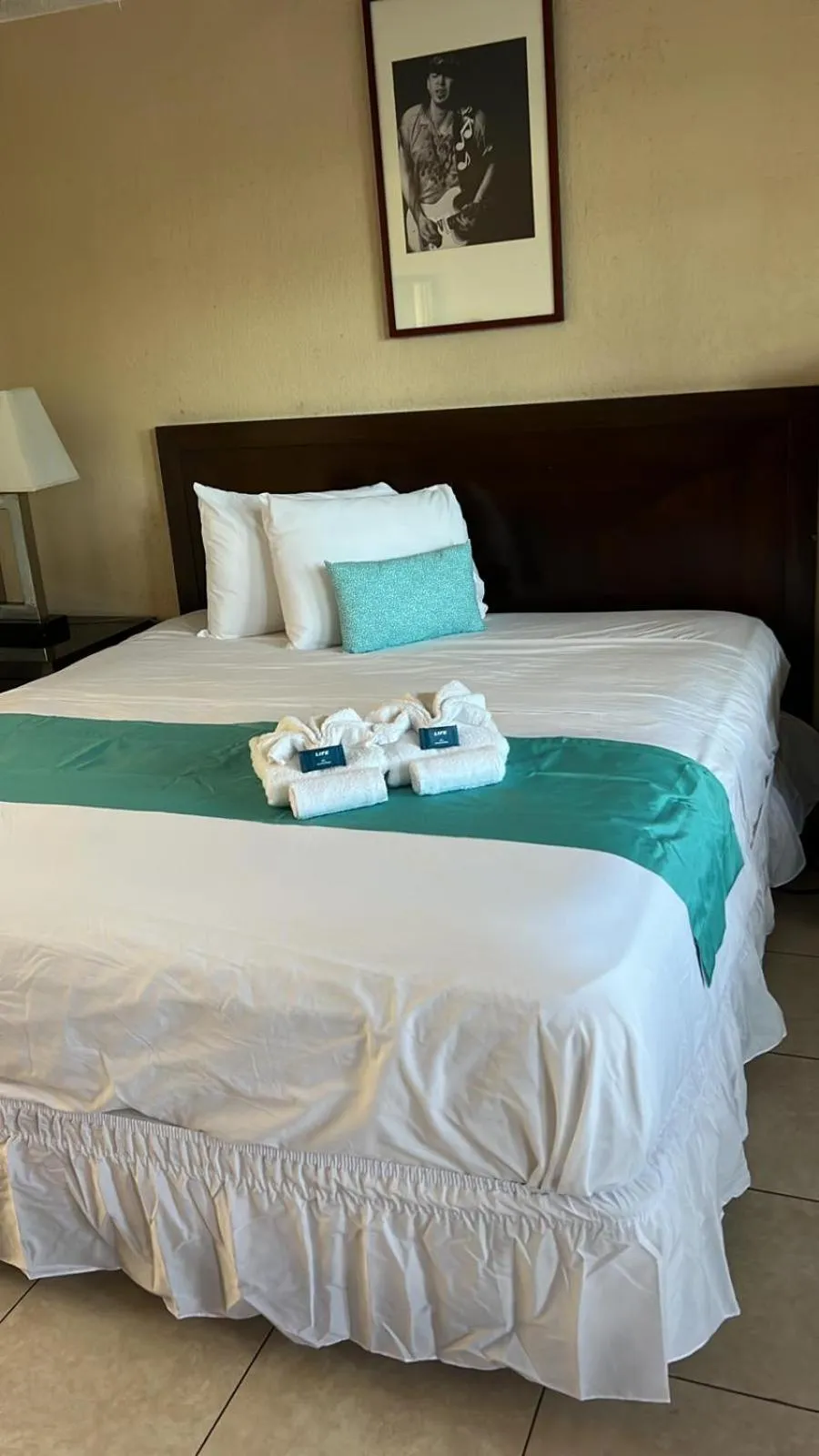 Bed in APM Inn & Suites - Jacksonville