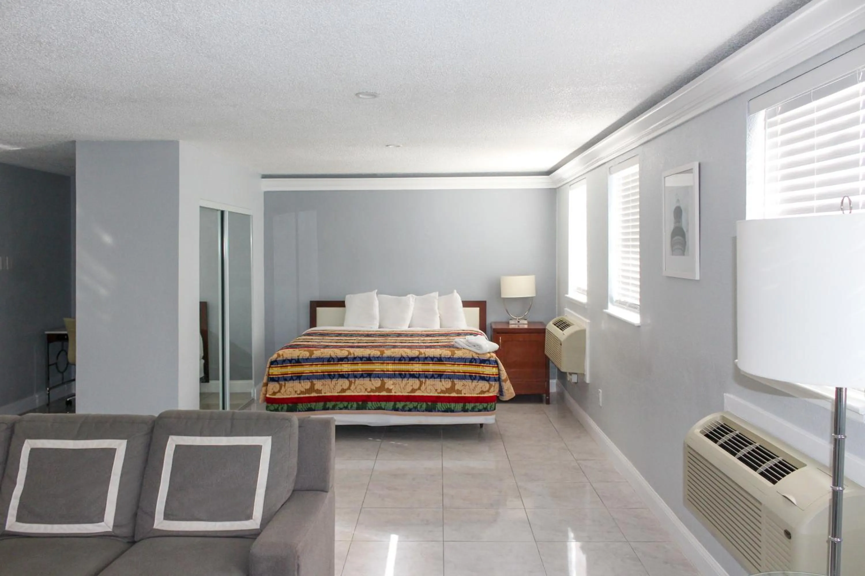 Bed in APM Inn & Suites - Jacksonville