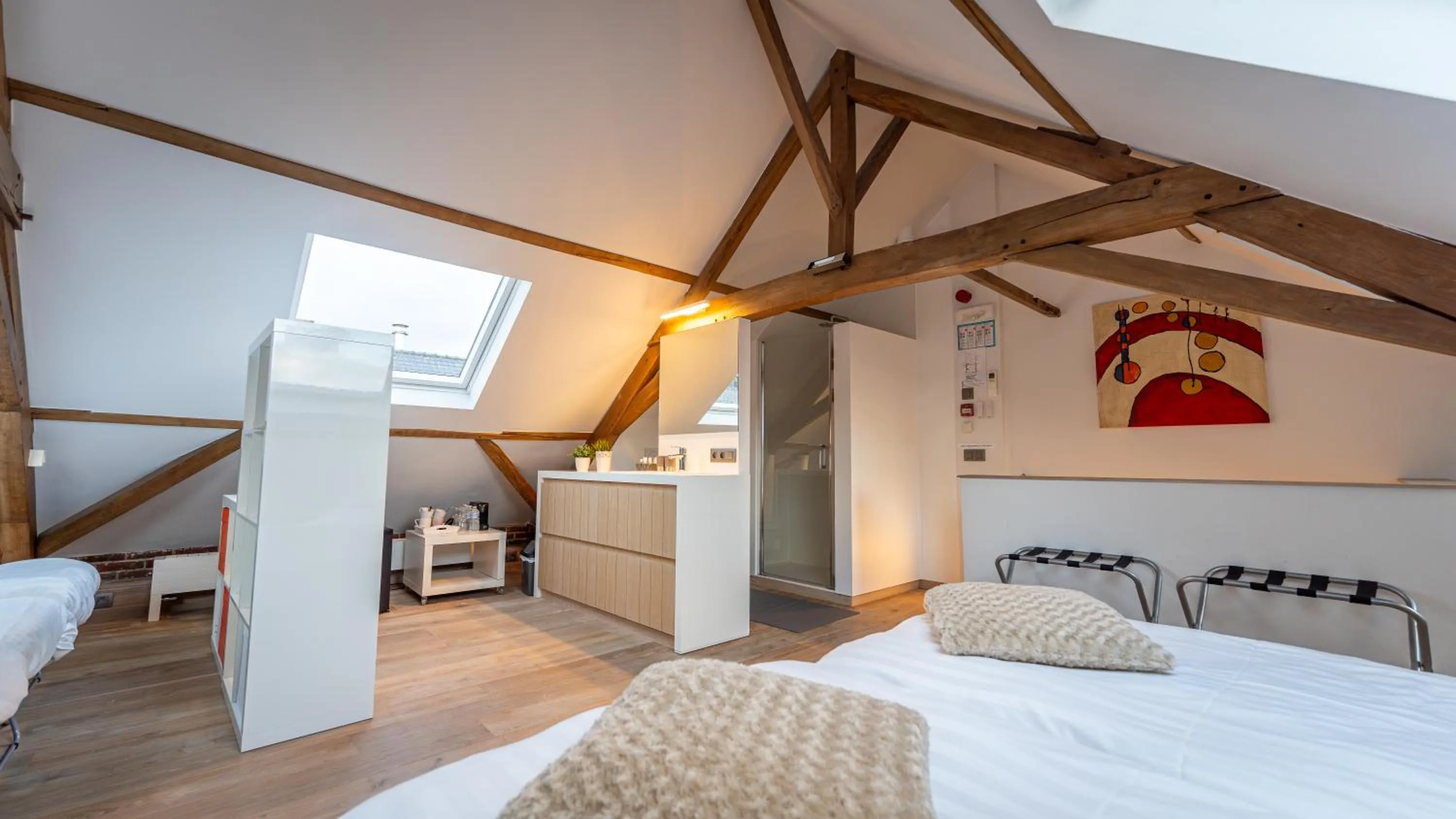 Photo of the whole room in Maison de la Paix