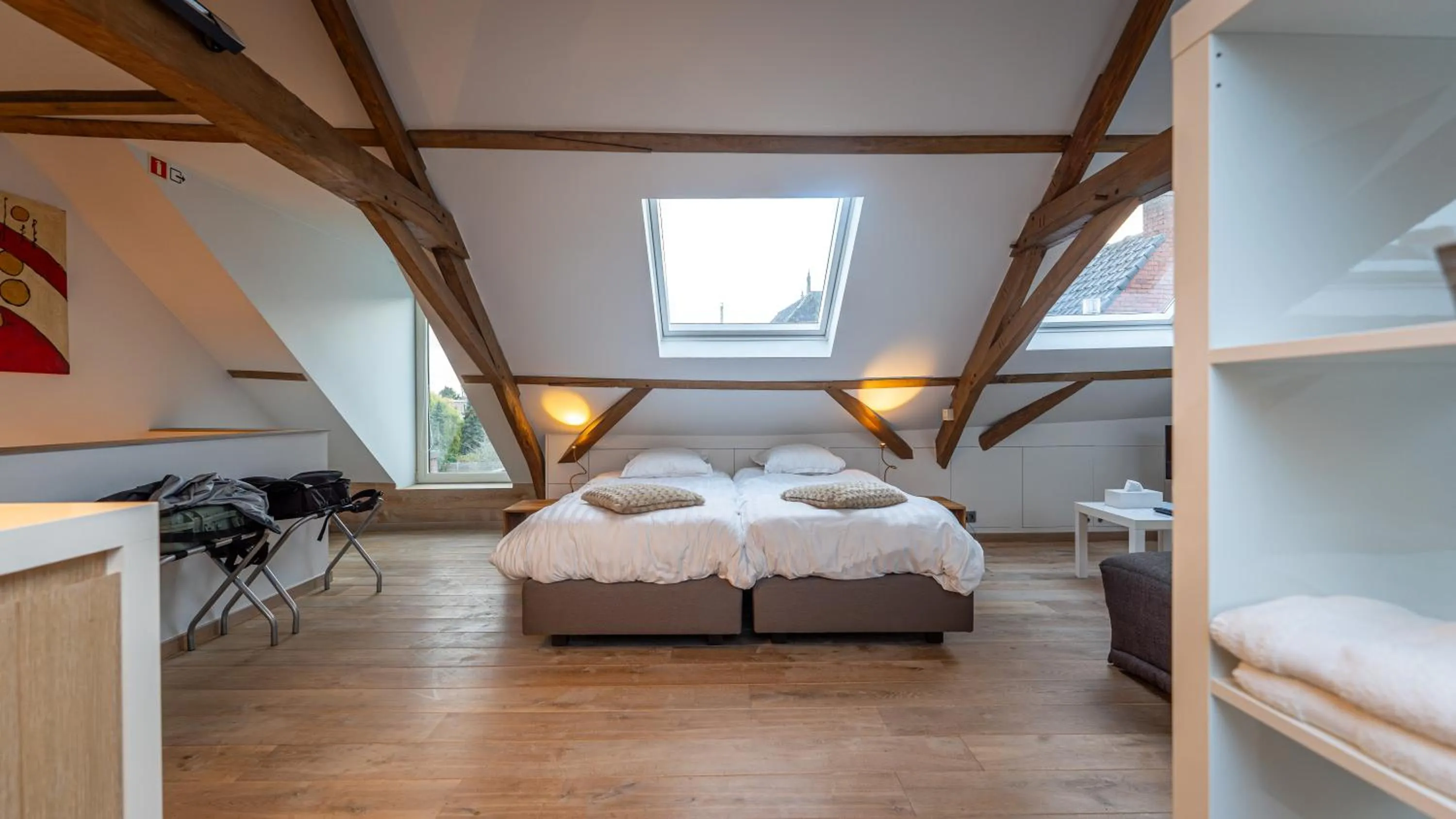 Photo of the whole room in Maison de la Paix