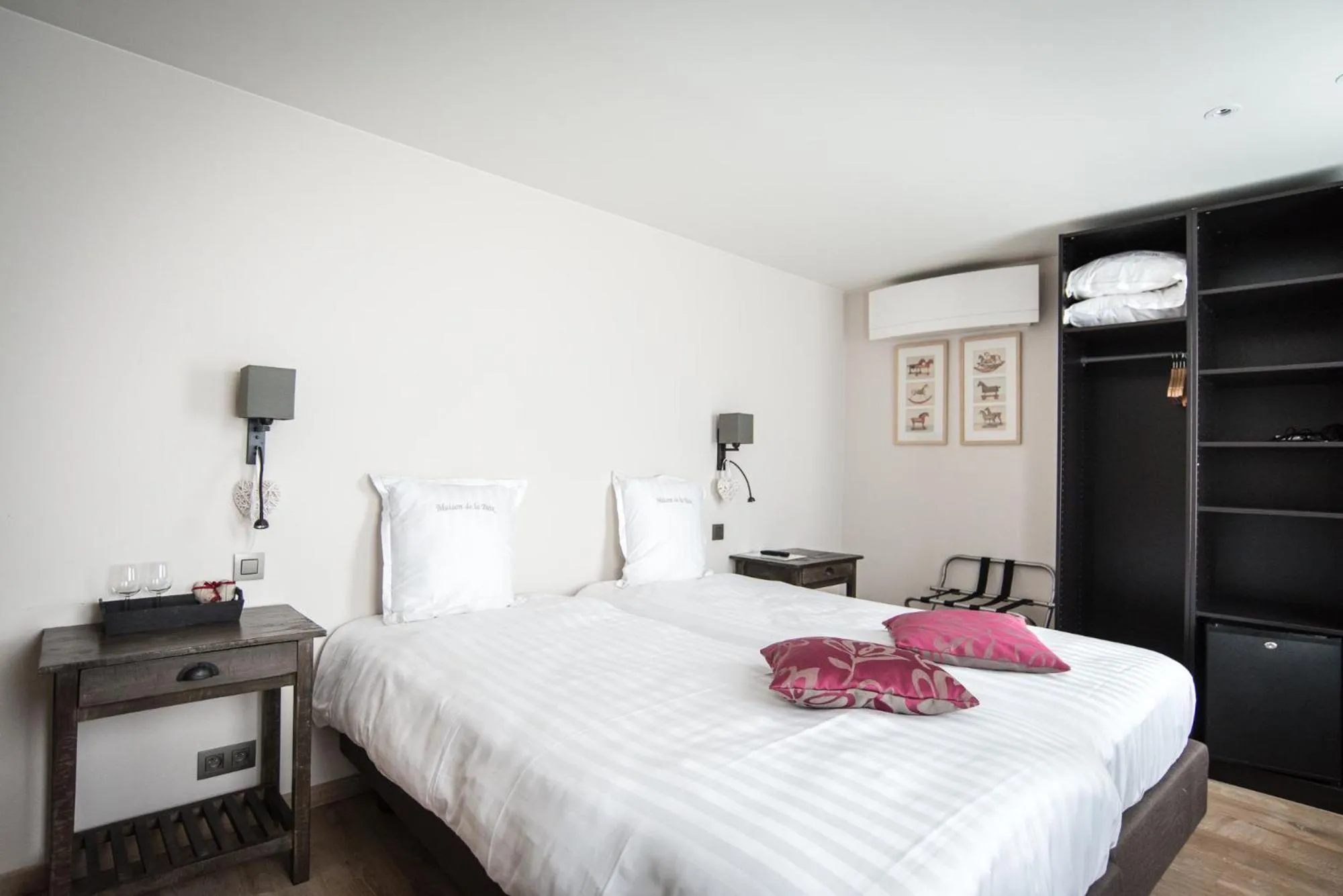 Bedroom in Maison de la Paix