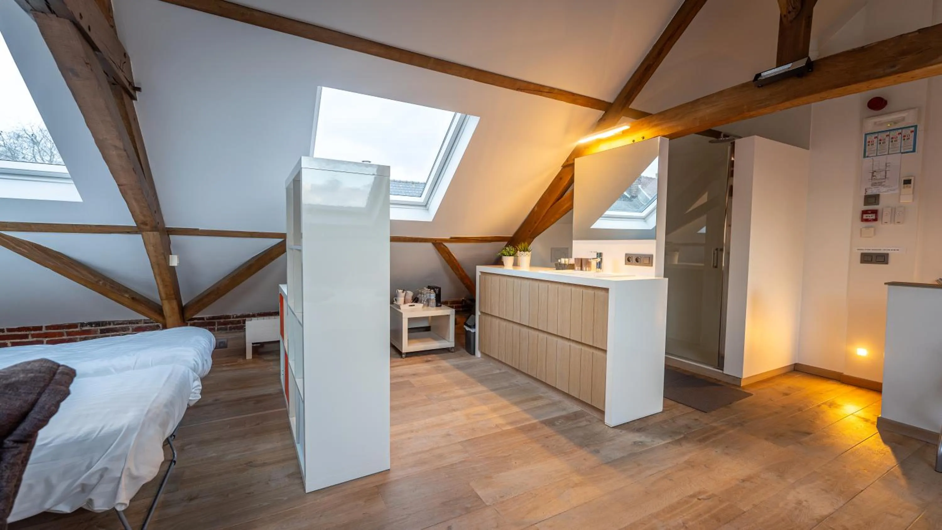 Photo of the whole room in Maison de la Paix