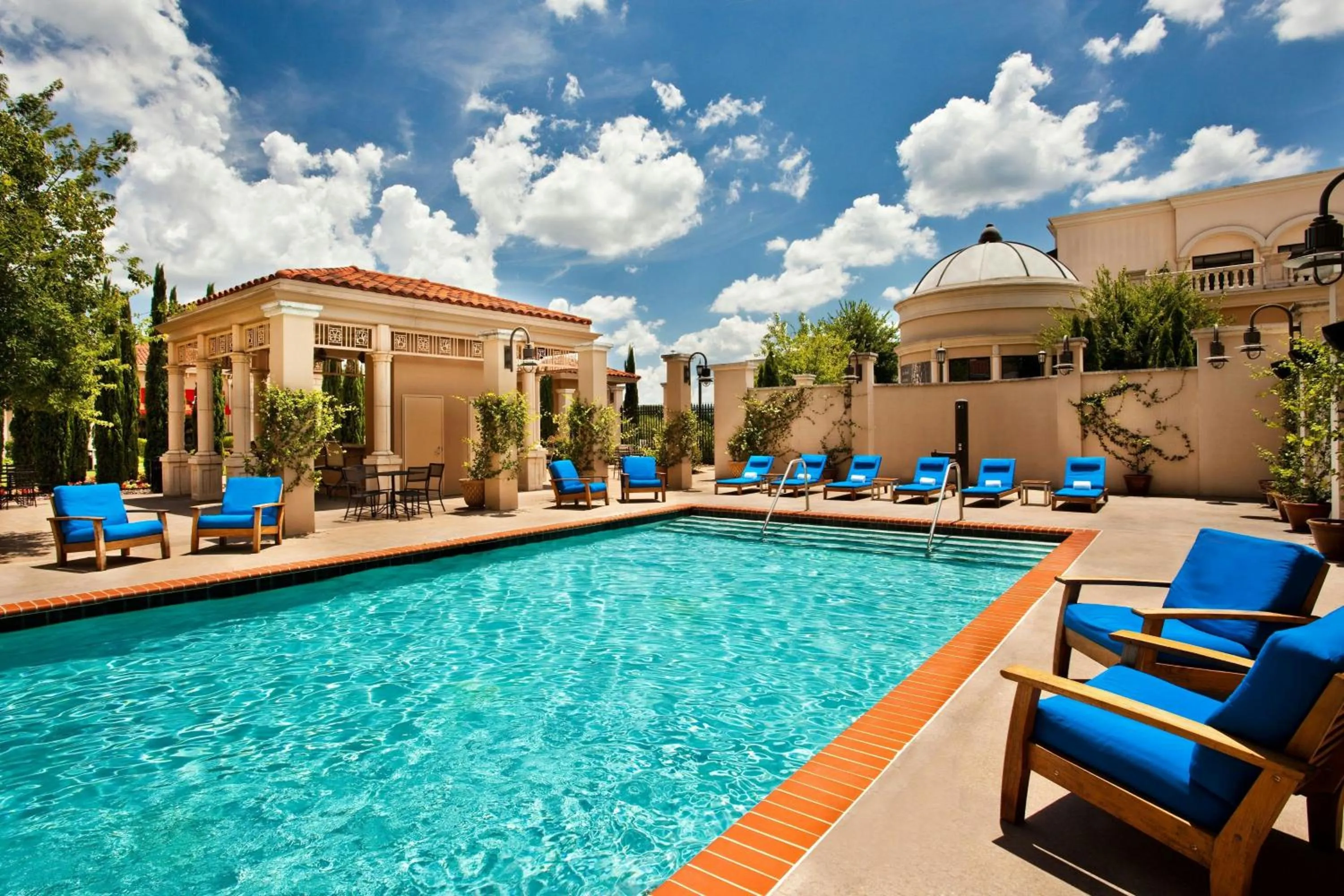 Swimming pool in The Westin Huntsville