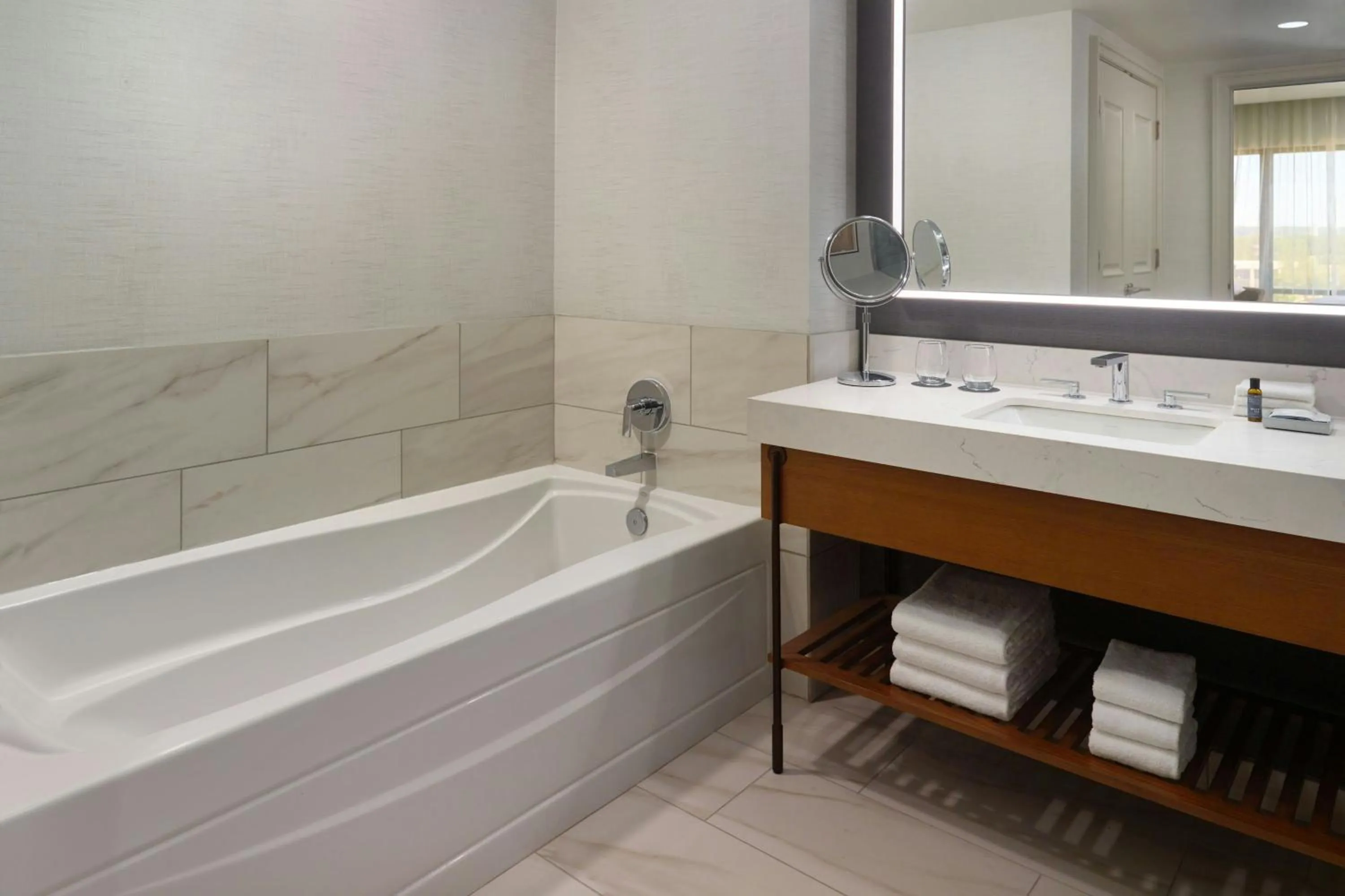 Photo of the whole room in The Westin Huntsville