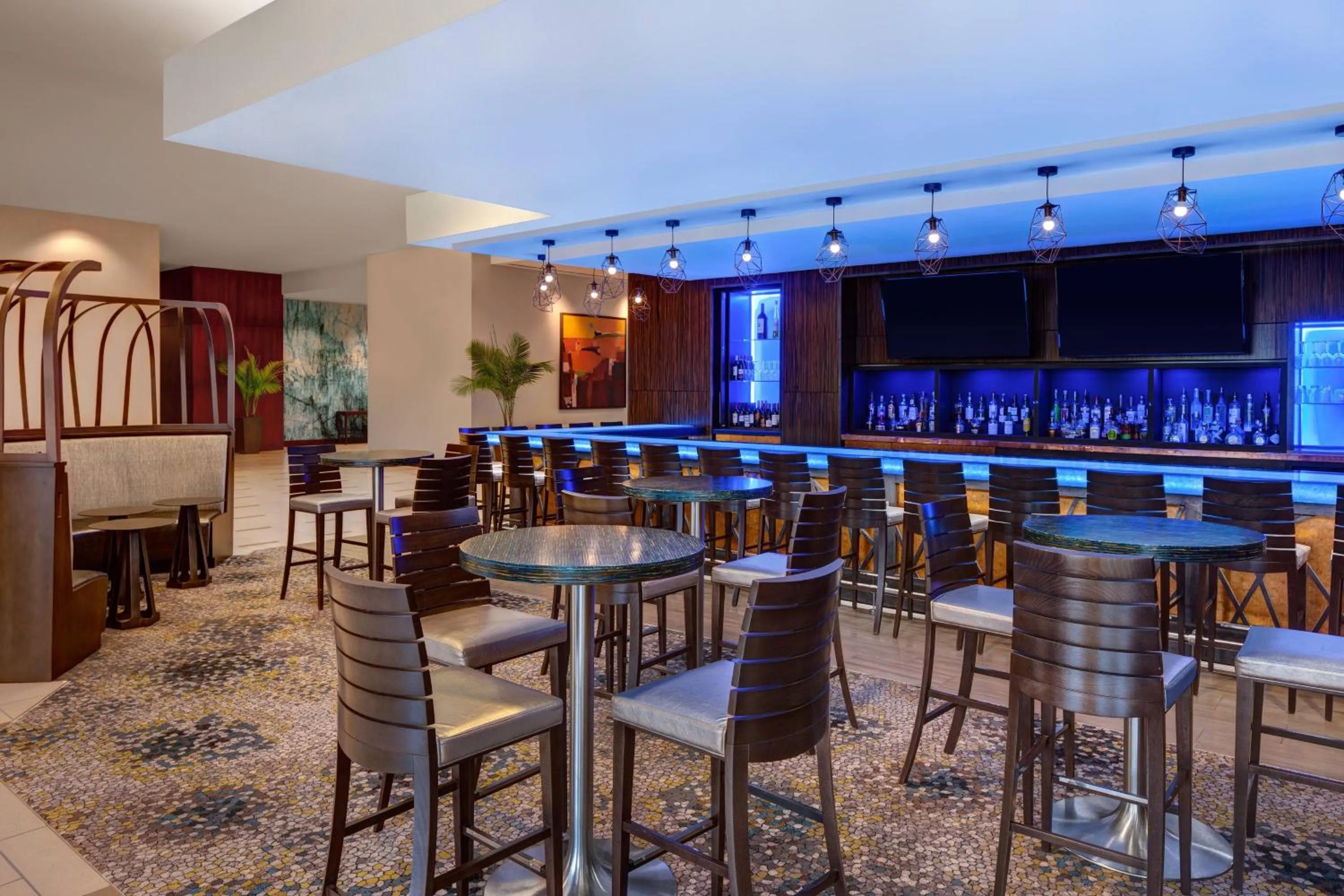 Lounge or bar in The Westin Huntsville