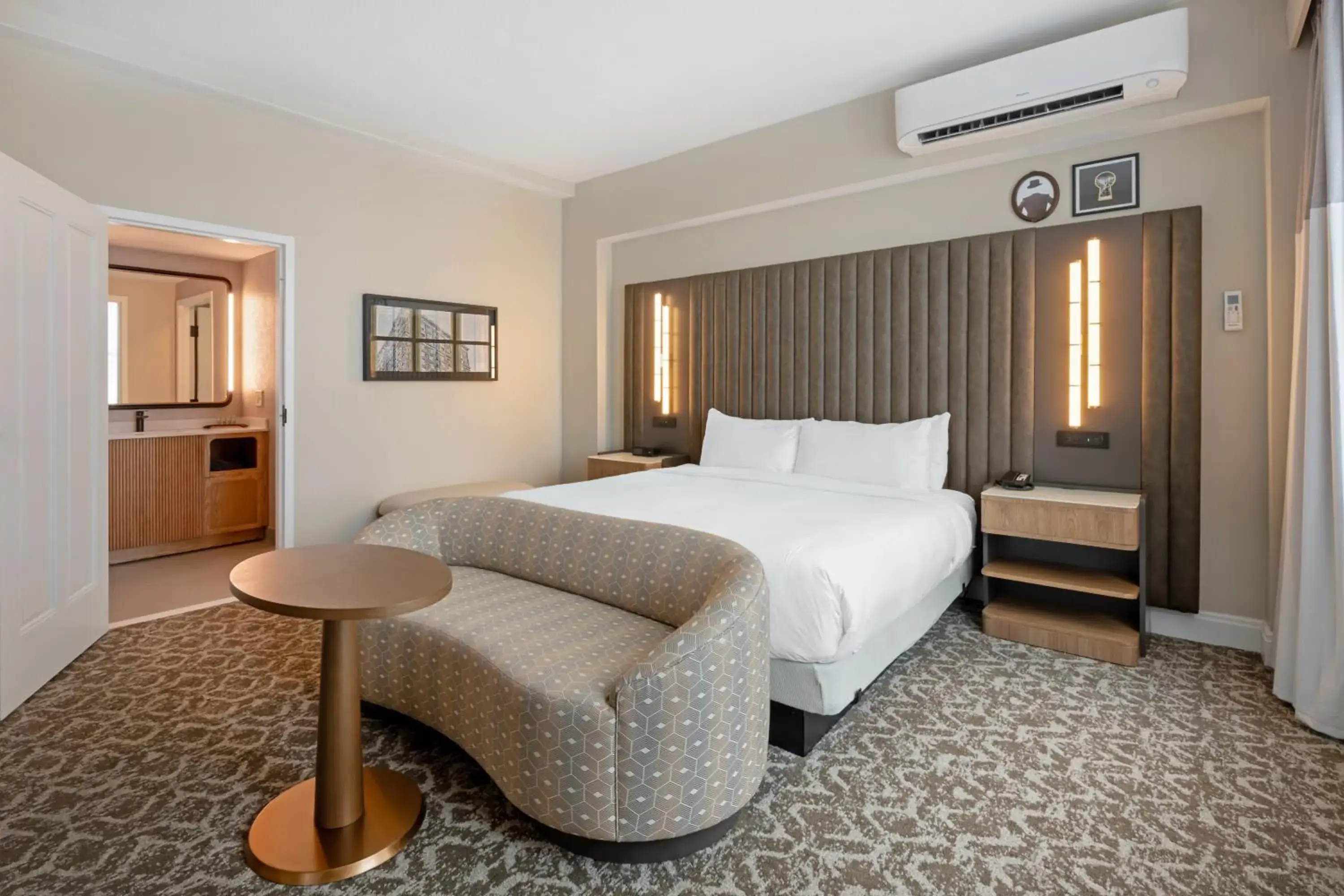 King Room with Bath Tub - Mobility Access in Hotel Flor Tampa Downtown, Tapestry Collection By Hilton King Room with Bath Tub - Mobility Access in Hotel Flor Tampa Downtown, Tapestry Collection By Hilton