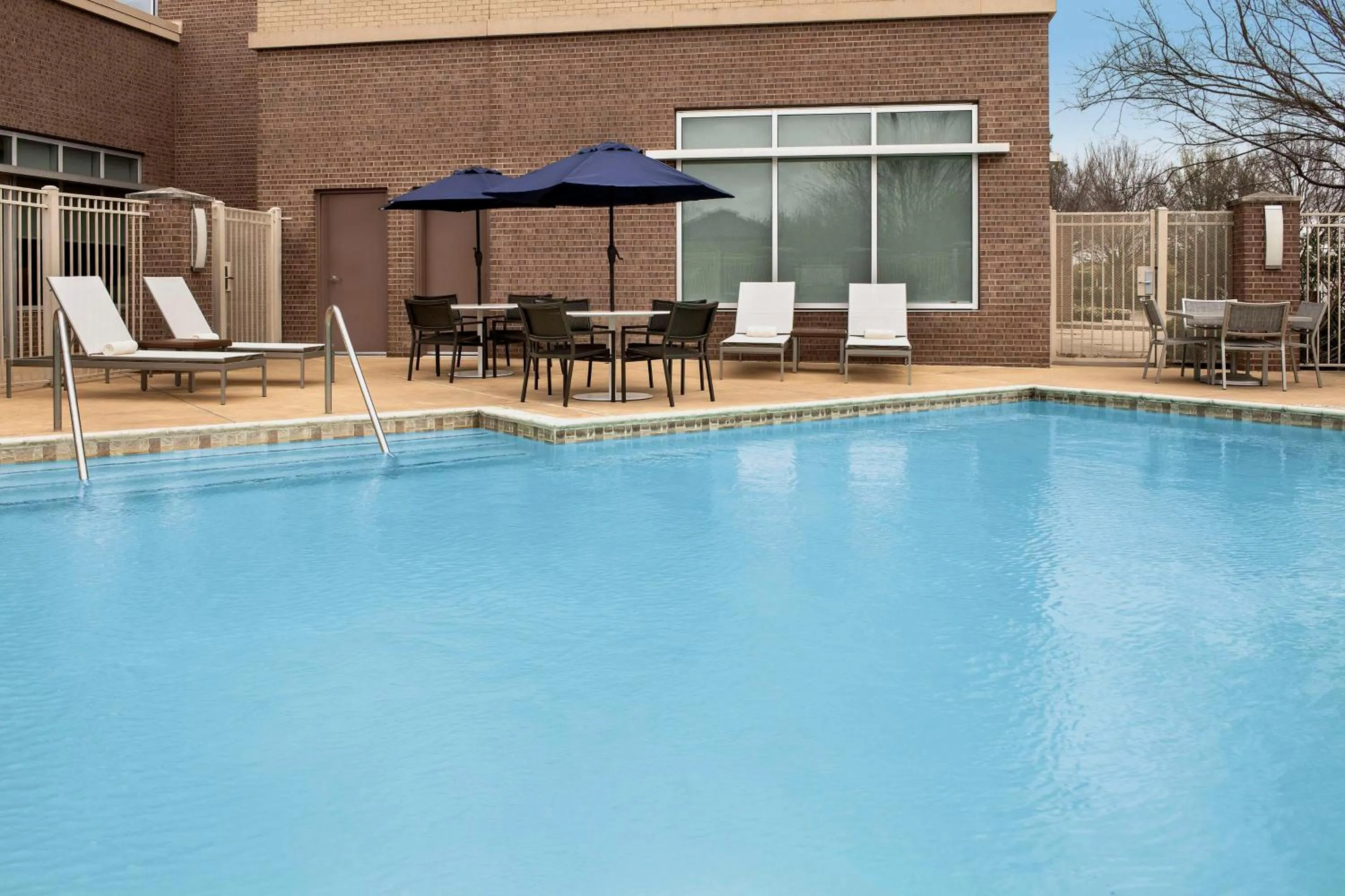Swimming pool in Hyatt Place Sugar Land