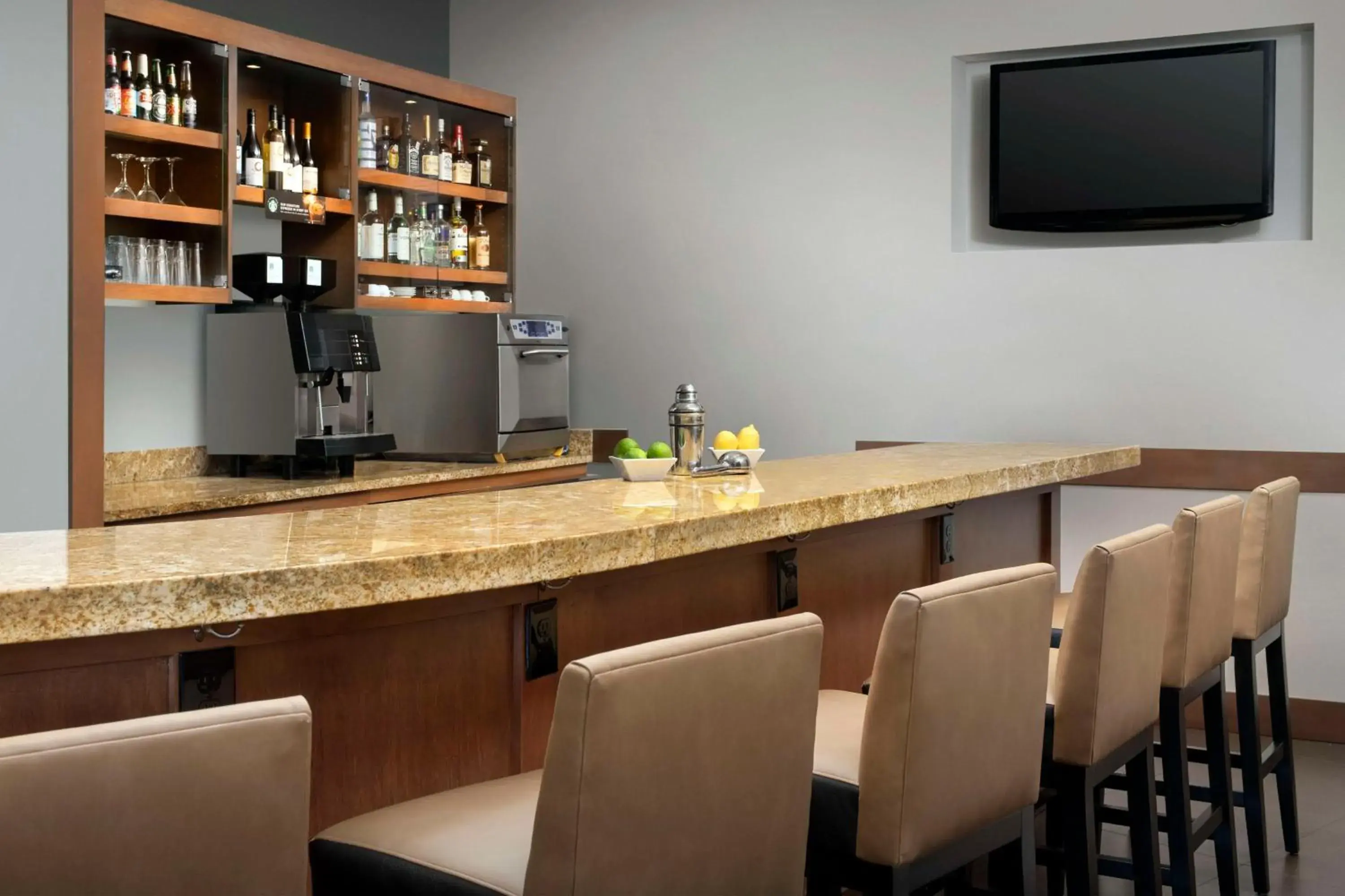 Lounge or bar in Hyatt Place Sugar Land Lounge or bar in Hyatt Place Sugar Land