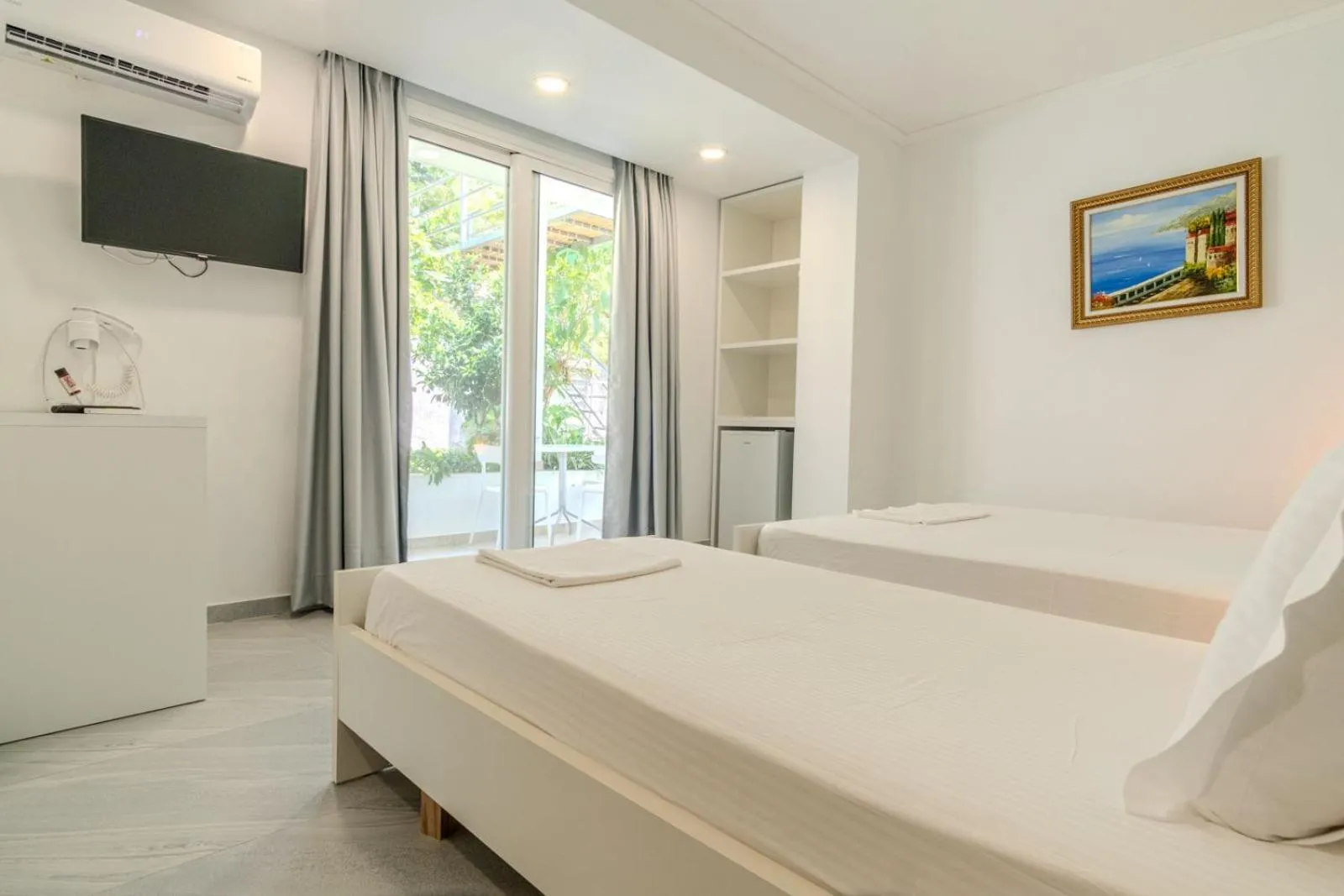 Bedroom in Aphrodite's Garden