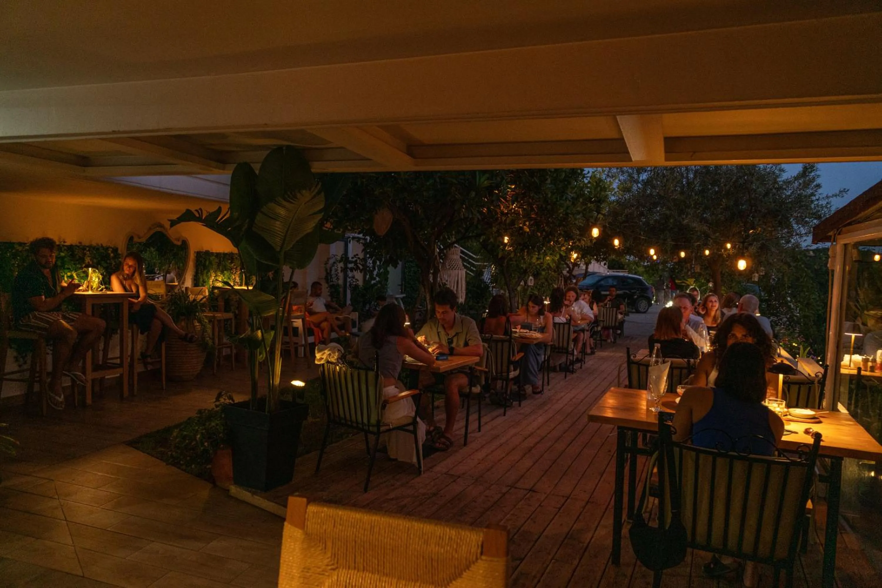 Restaurant/places to eat in Aphrodite's Garden