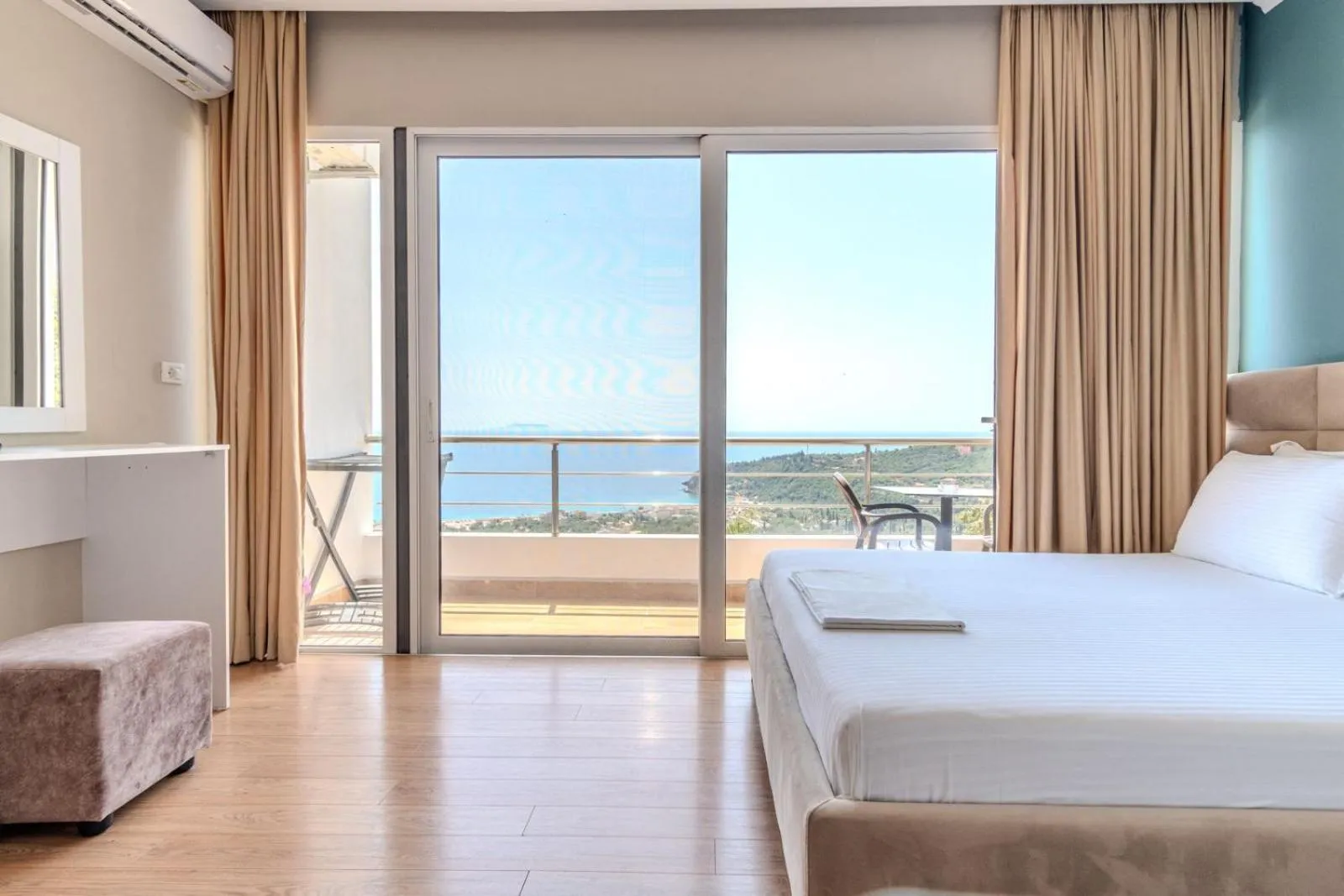 Bedroom in Aphrodite's Garden