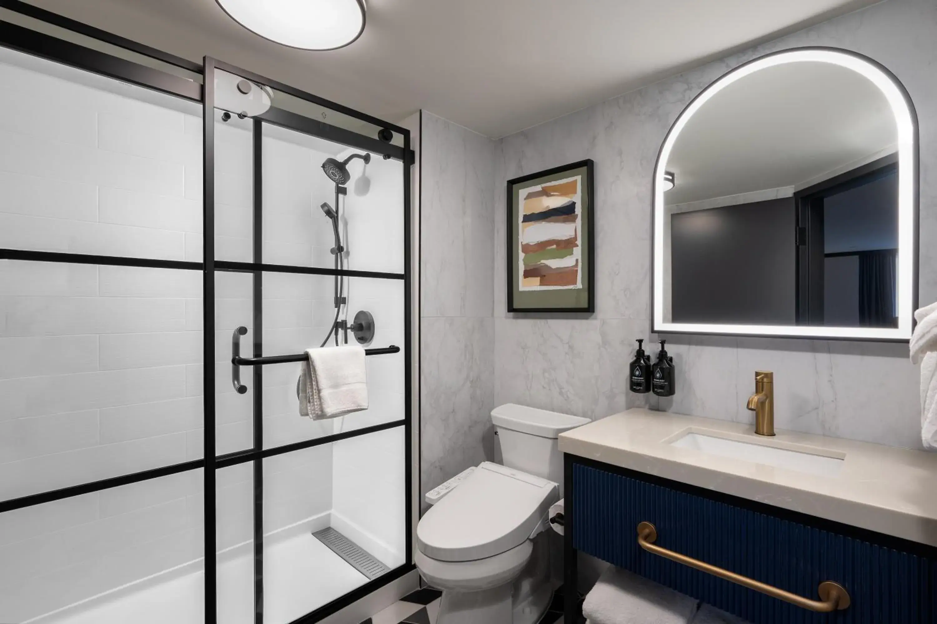 King Room - Mobility Access/Hearing Accessible in Hotel Indigo Detroit North - Troy by IHG King Room - Mobility Access/Hearing Accessible in Hotel Indigo Detroit North - Troy by IHG