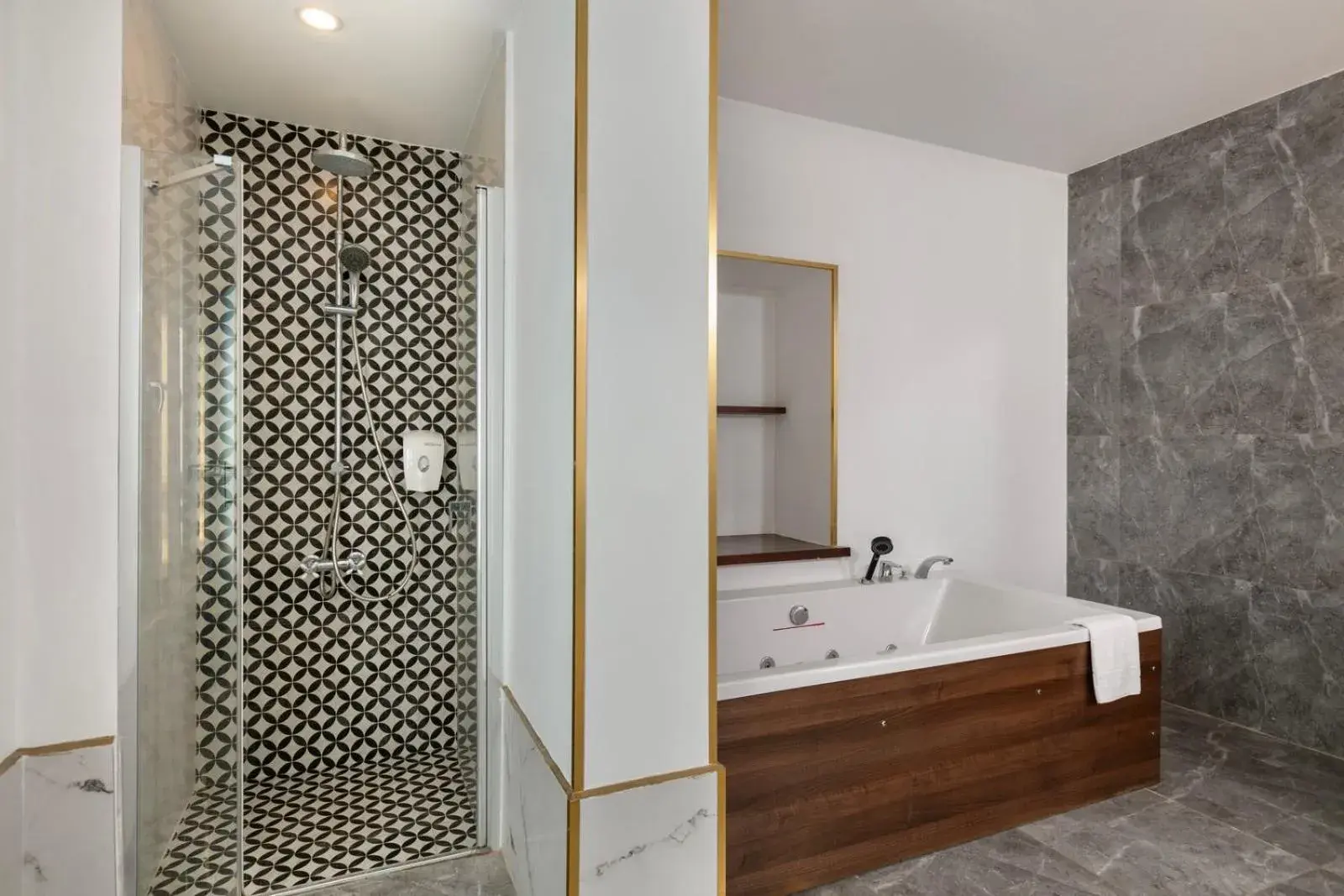 Bathroom in Reo Hotel Bathroom in Reo Hotel