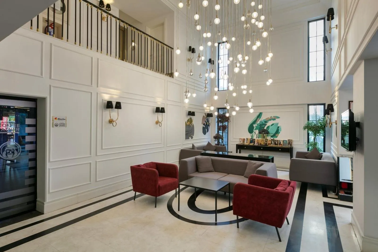 Lobby or reception in Reo Hotel