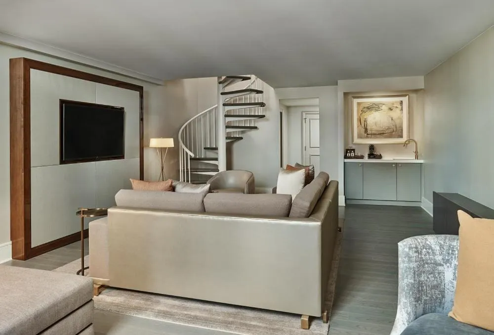 Seating area in Hotel Crescent Court