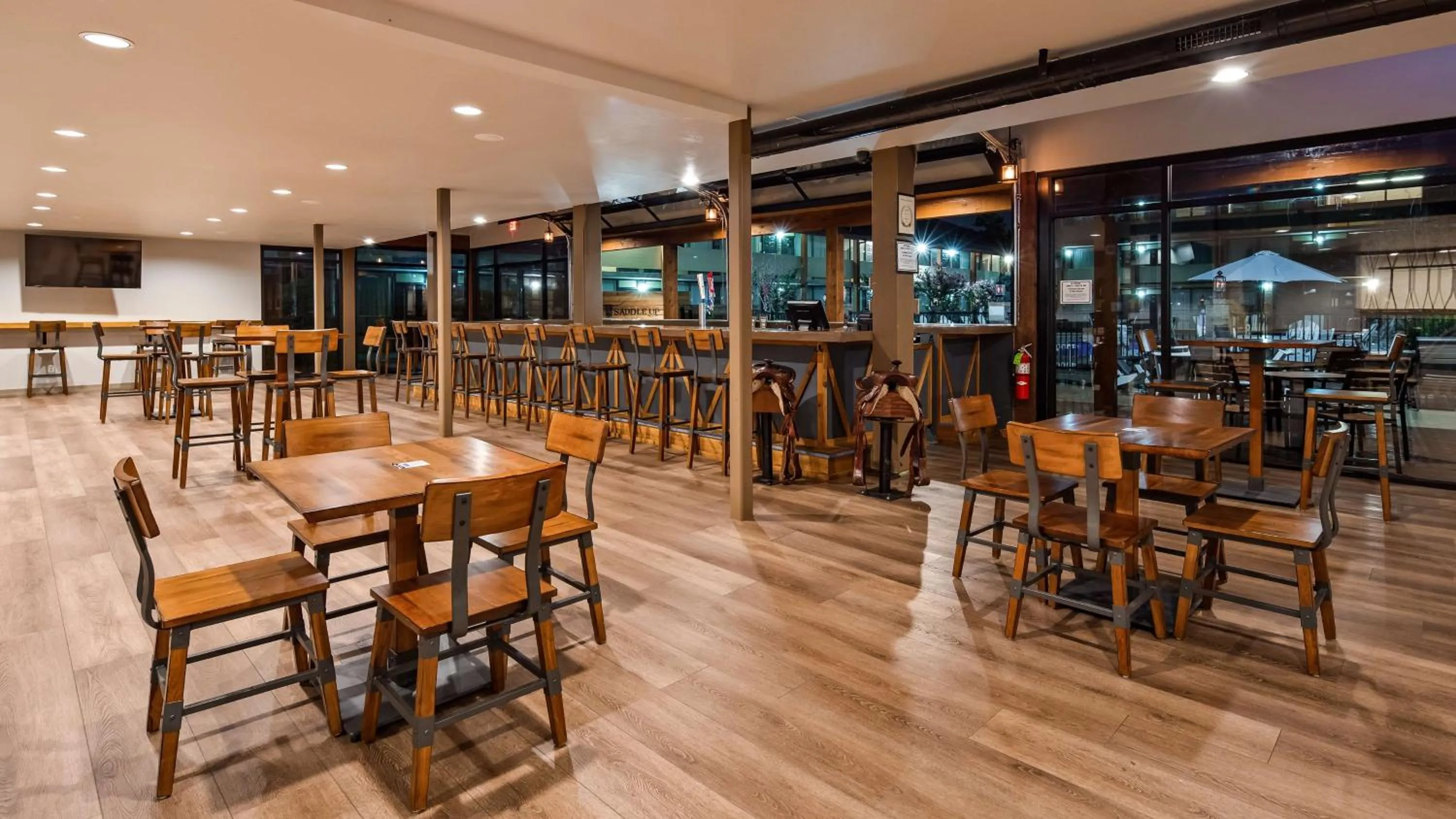 Lounge or bar in Best Western Plus Saddleback Inn and Conference Center